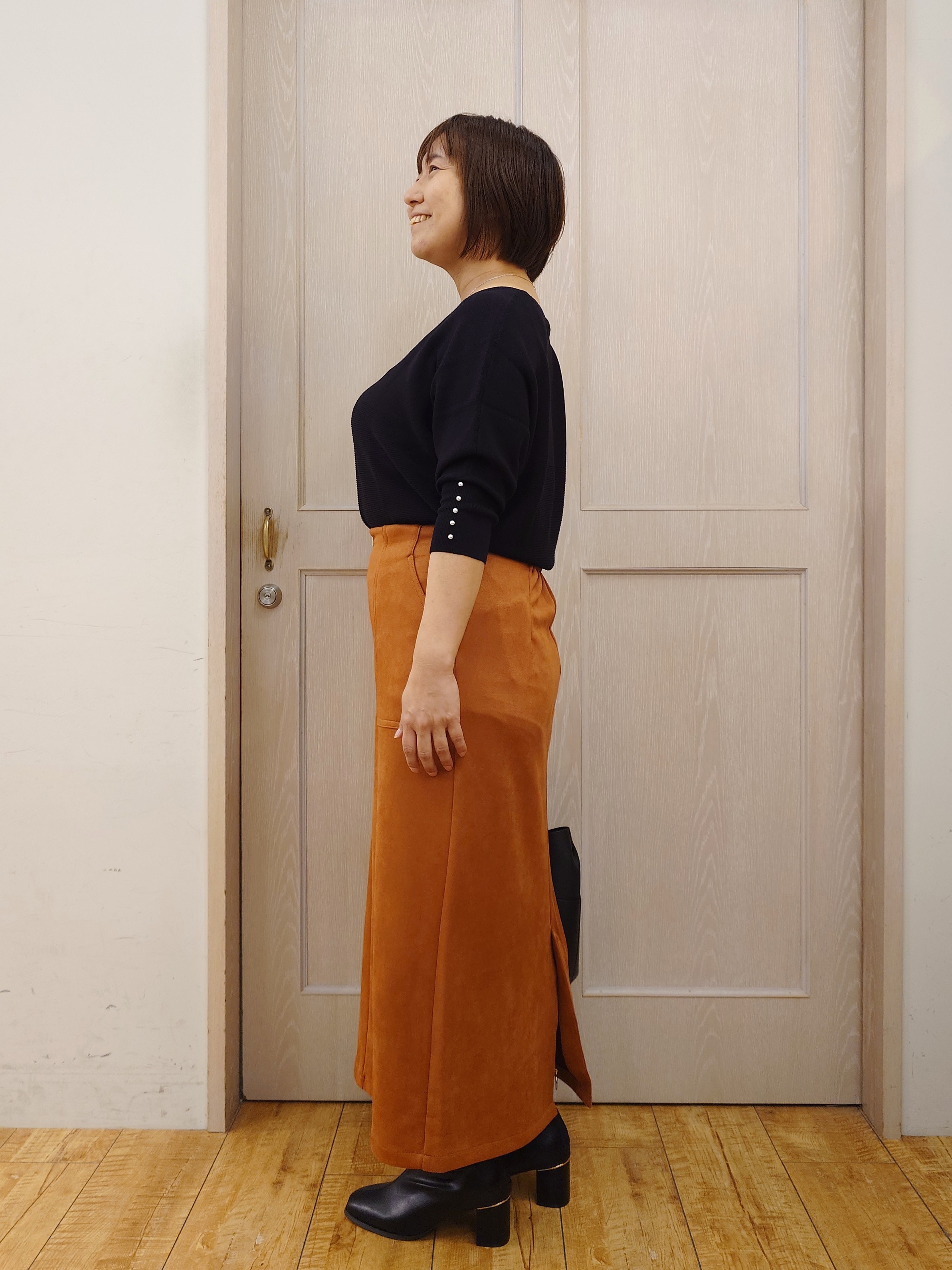 とろろさんの「SHOO･LA･RUE｜【毛玉になりにくい】パール調ボタンが女性らしさをプラス ガーター切替 7分袖ドルマンニット」を使ったコーディネート