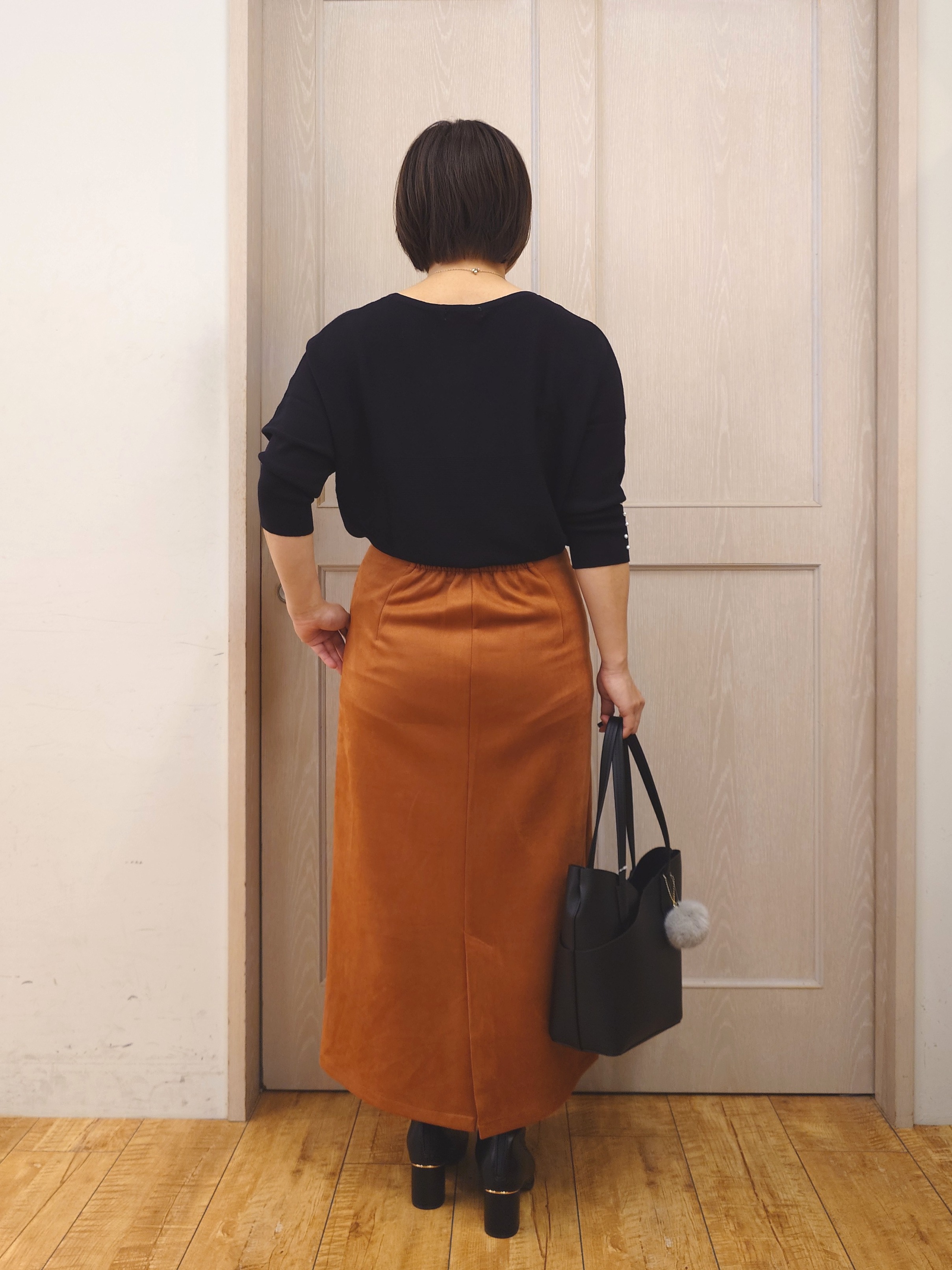 とろろさんの「SHOO･LA･RUE｜【毛玉になりにくい】パール調ボタンが女性らしさをプラス ガーター切替 7分袖ドルマンニット」を使ったコーディネート