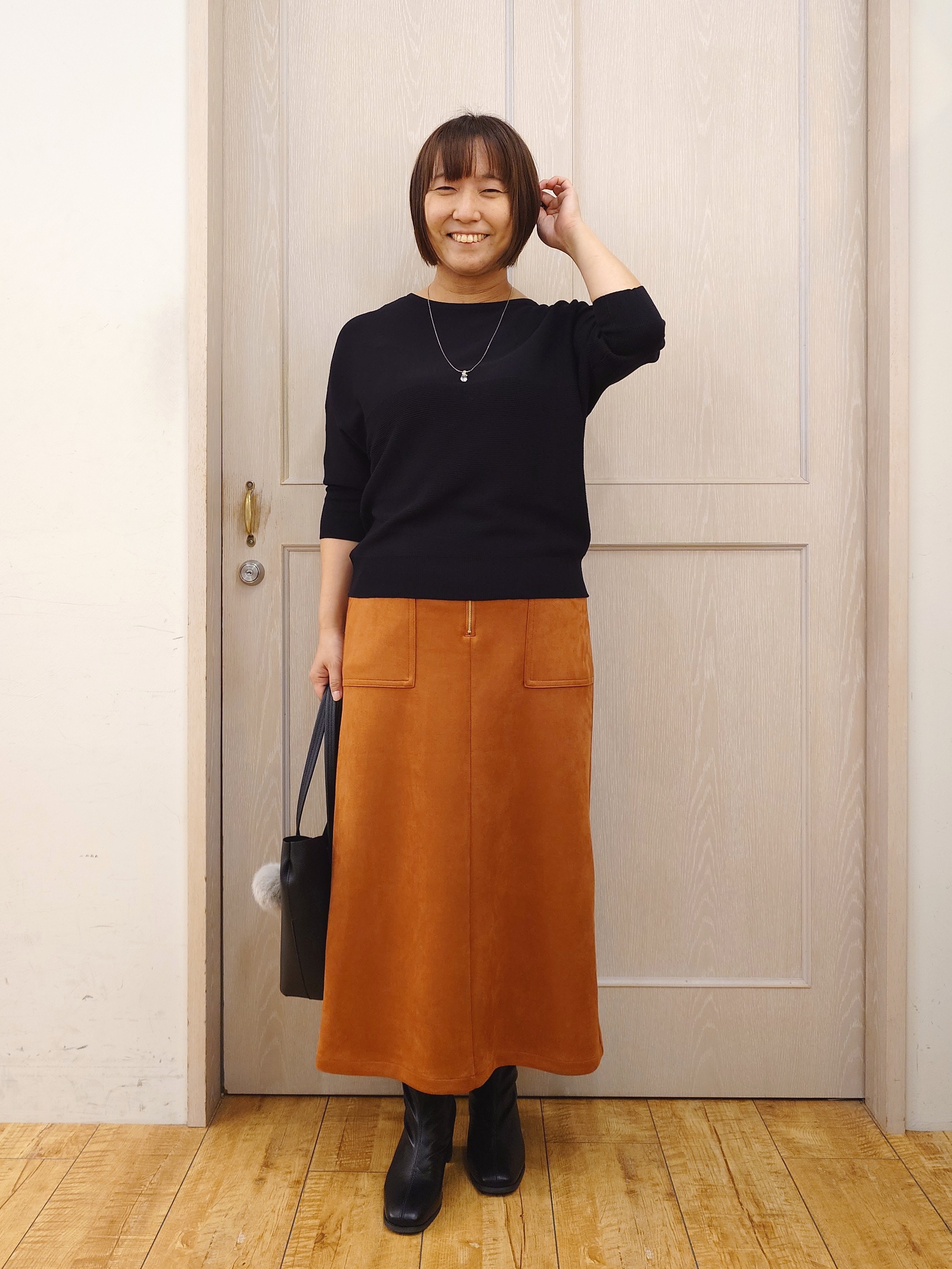 とろろさんの「SHOO･LA･RUE｜【毛玉になりにくい】パール調ボタンが女性らしさをプラス ガーター切替 7分袖ドルマンニット」を使ったコーディネート