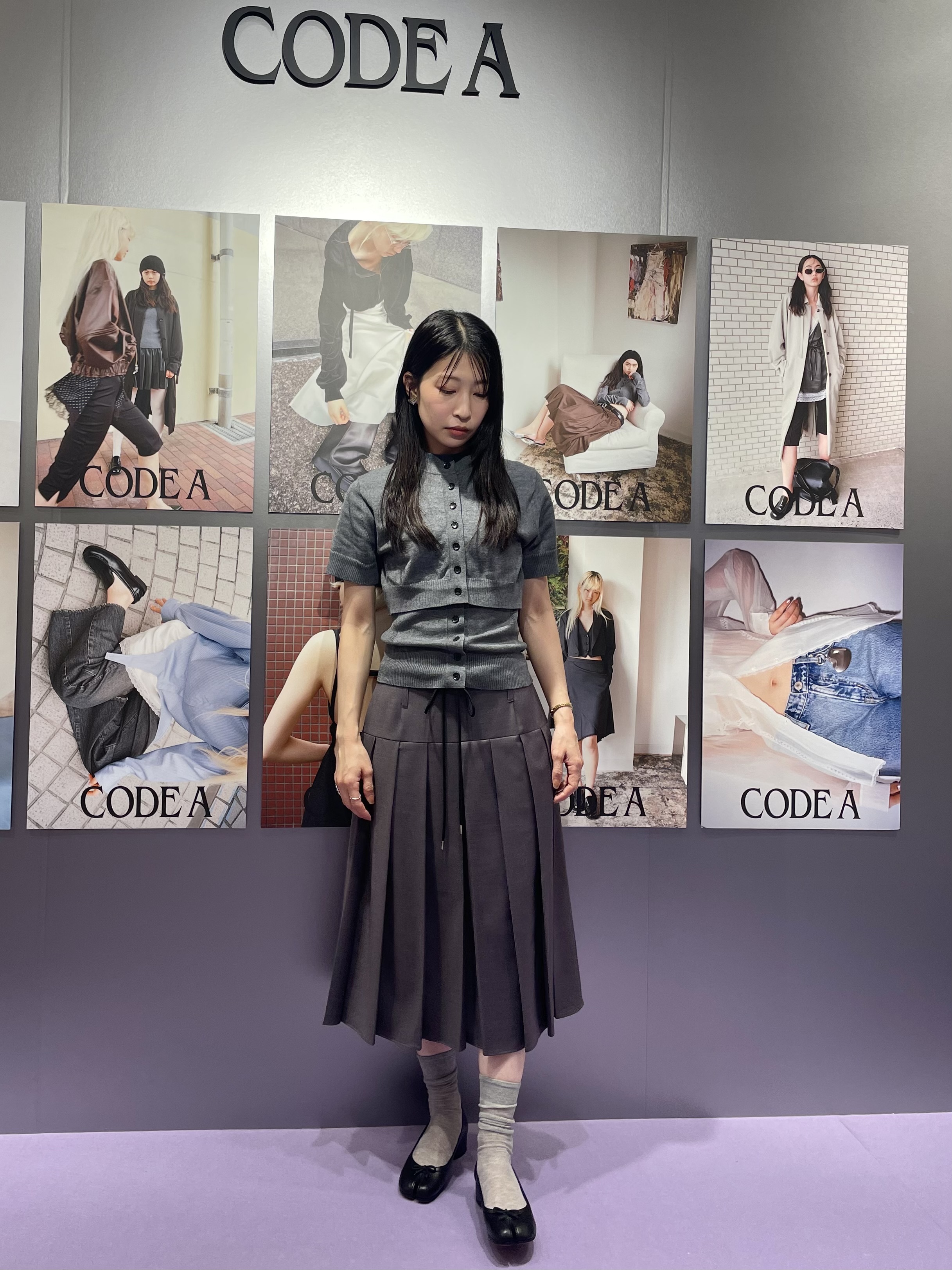 丸山加奈子さんの「CODE A｜modular button knit cardigan」を使ったコーディネート