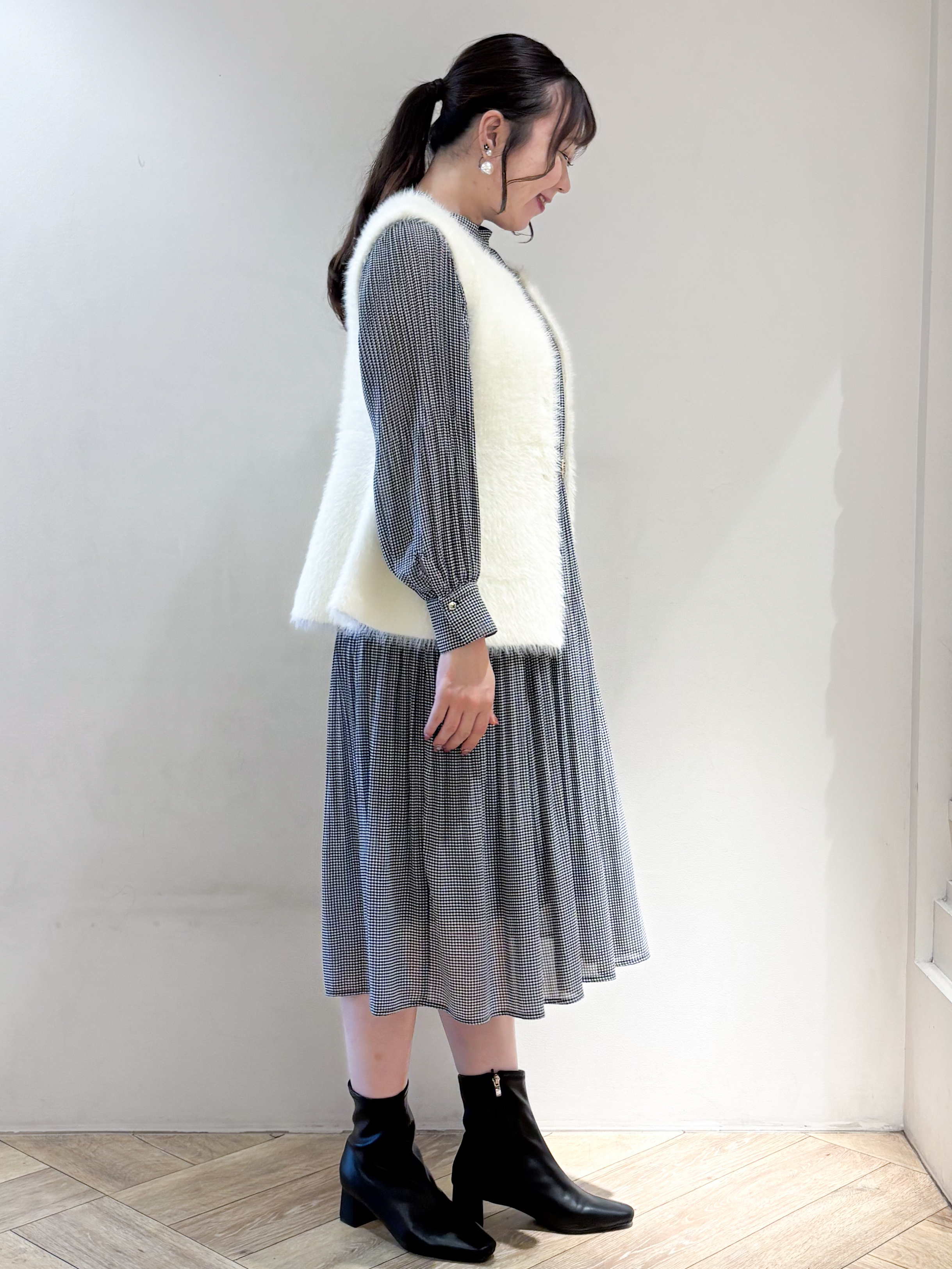 sayaさんの「index｜フェザーニットペプラムジレ【洗濯機OK】」を使ったコーディネート