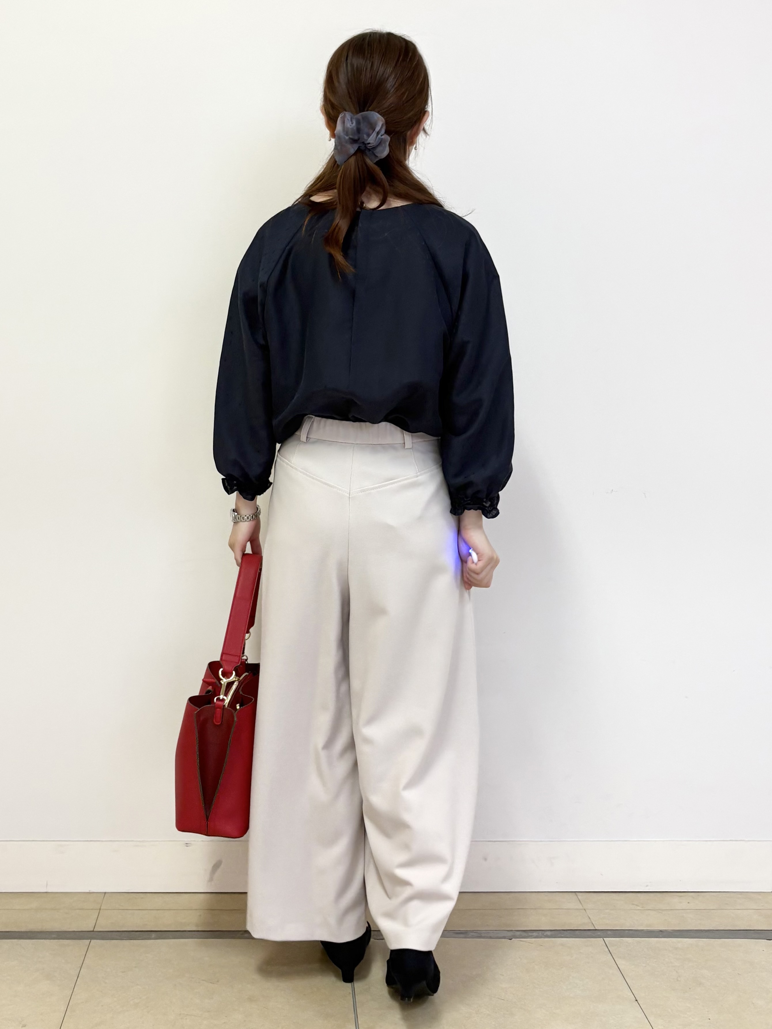 mikiさんの「Reflect｜タックデザイン ラグランスリーブブラウス」を使ったコーディネート