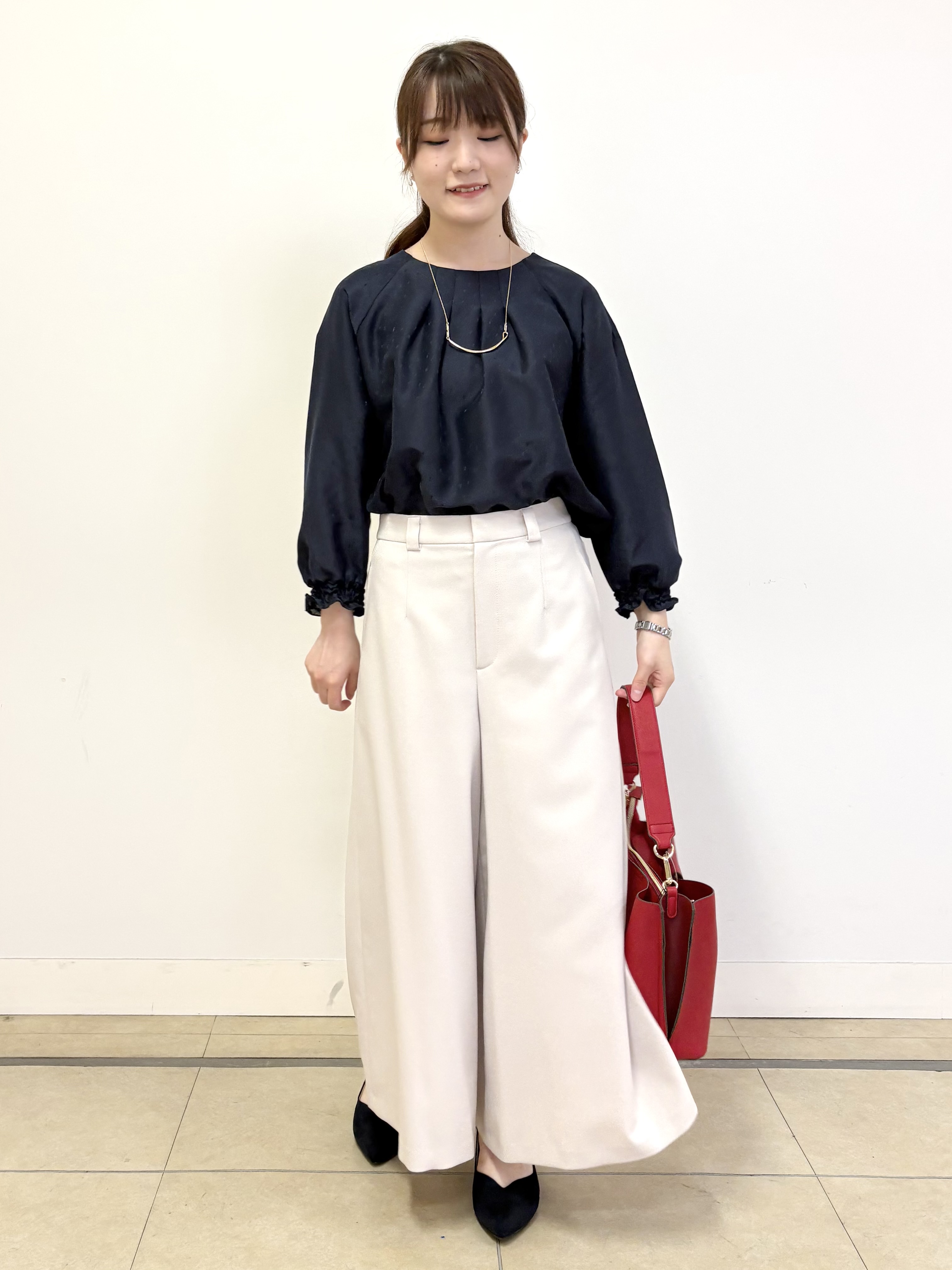 mikiさんの「Reflect｜タックデザイン ラグランスリーブブラウス」を使ったコーディネート