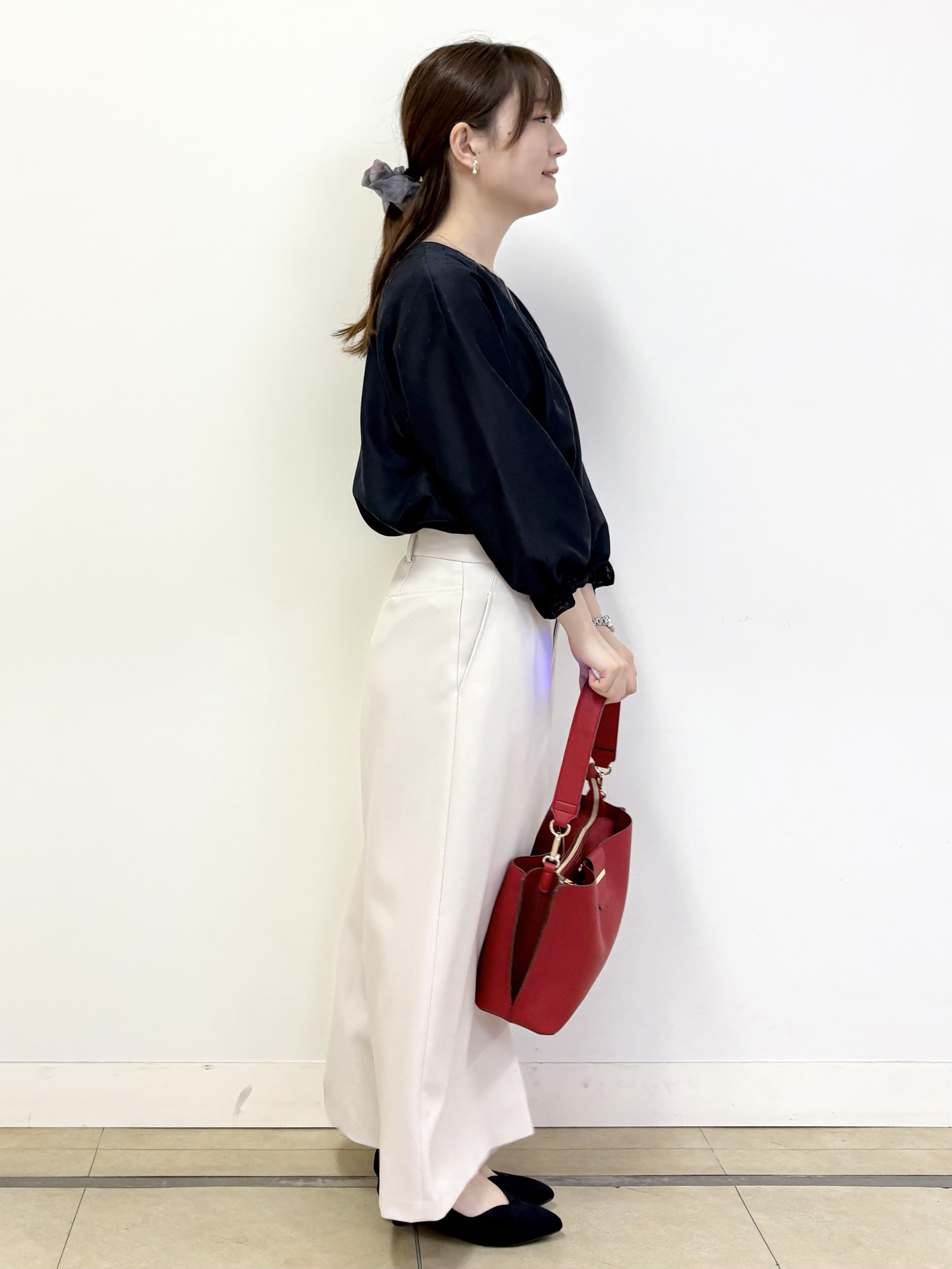 mikiさんの「Reflect｜タックデザイン ラグランスリーブブラウス」を使ったコーディネート