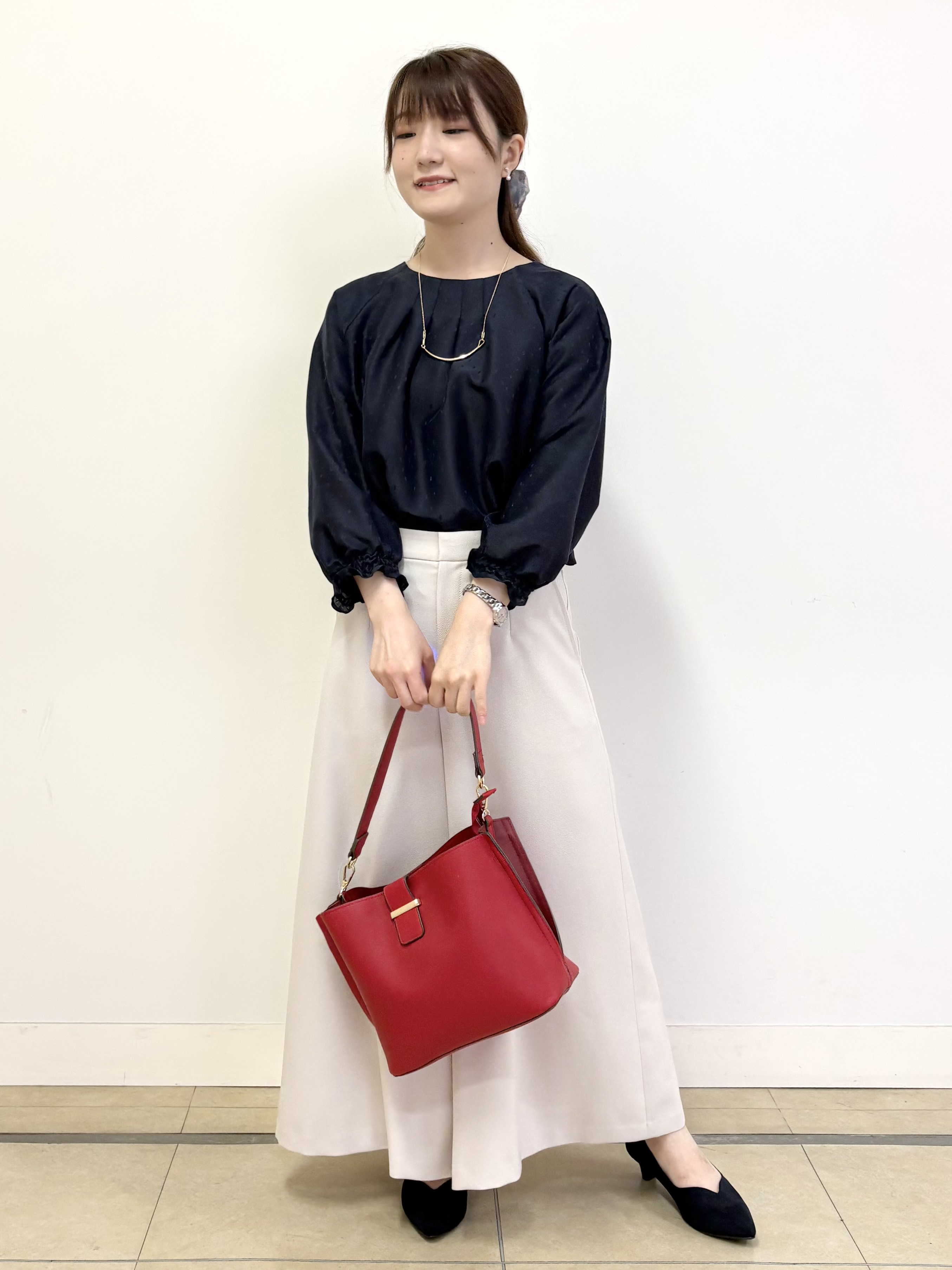 mikiさんの「Reflect｜タックデザイン ラグランスリーブブラウス」を使ったコーディネート