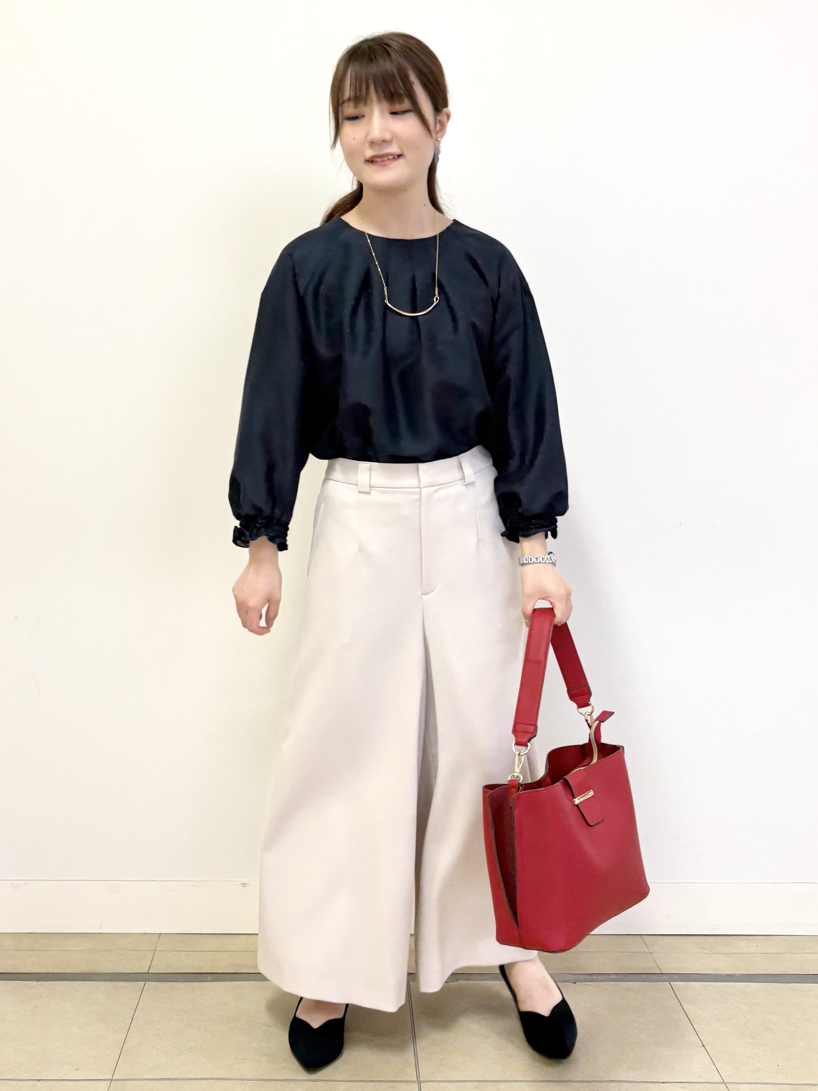 mikiさんの「Reflect｜タックデザイン ラグランスリーブブラウス」を使ったコーディネート
