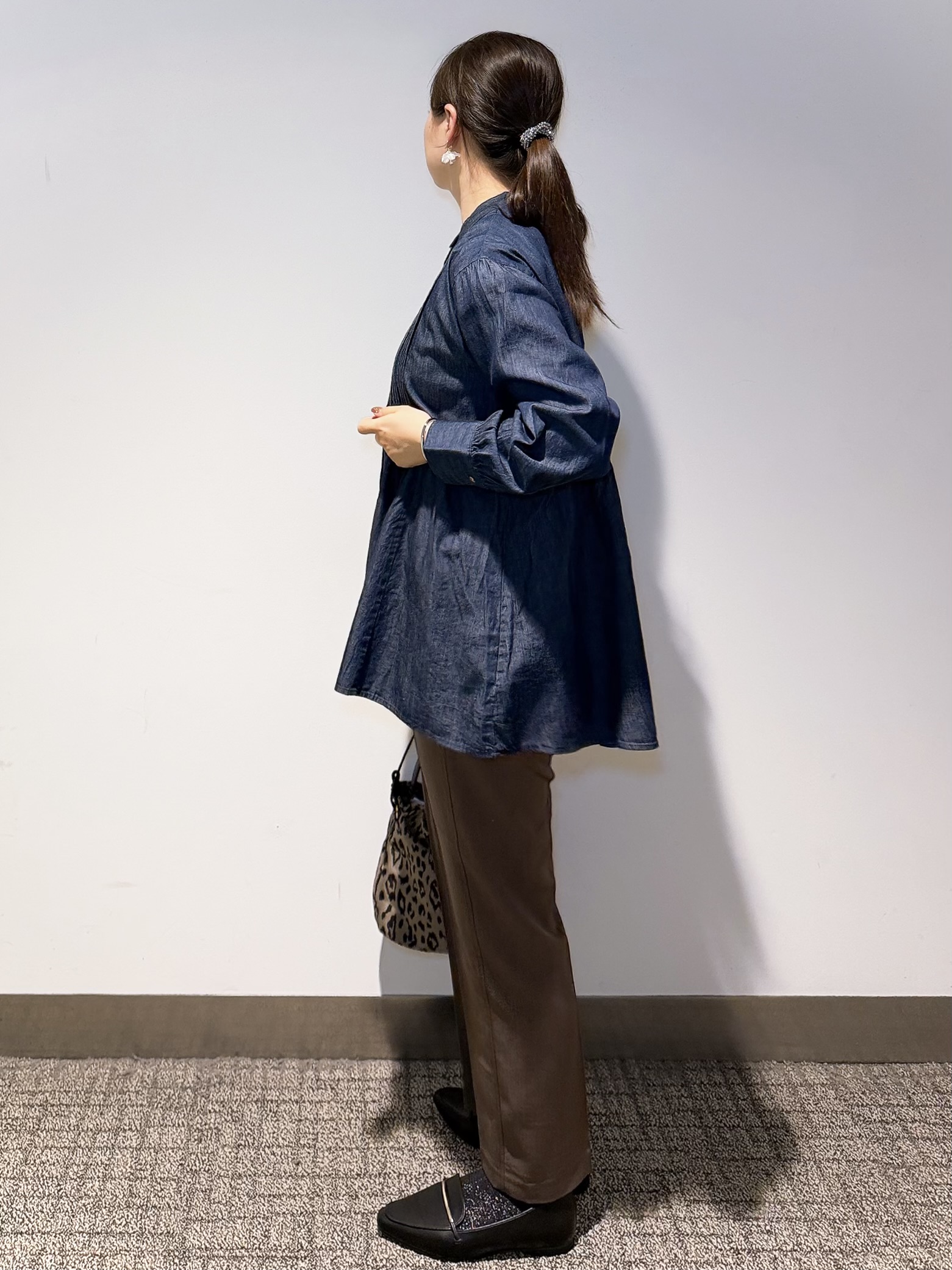 みーさんの「grove｜軽やかなデニムで、女性らしく　ピンタックデニムダンガリーブラウス」を使ったコーディネート