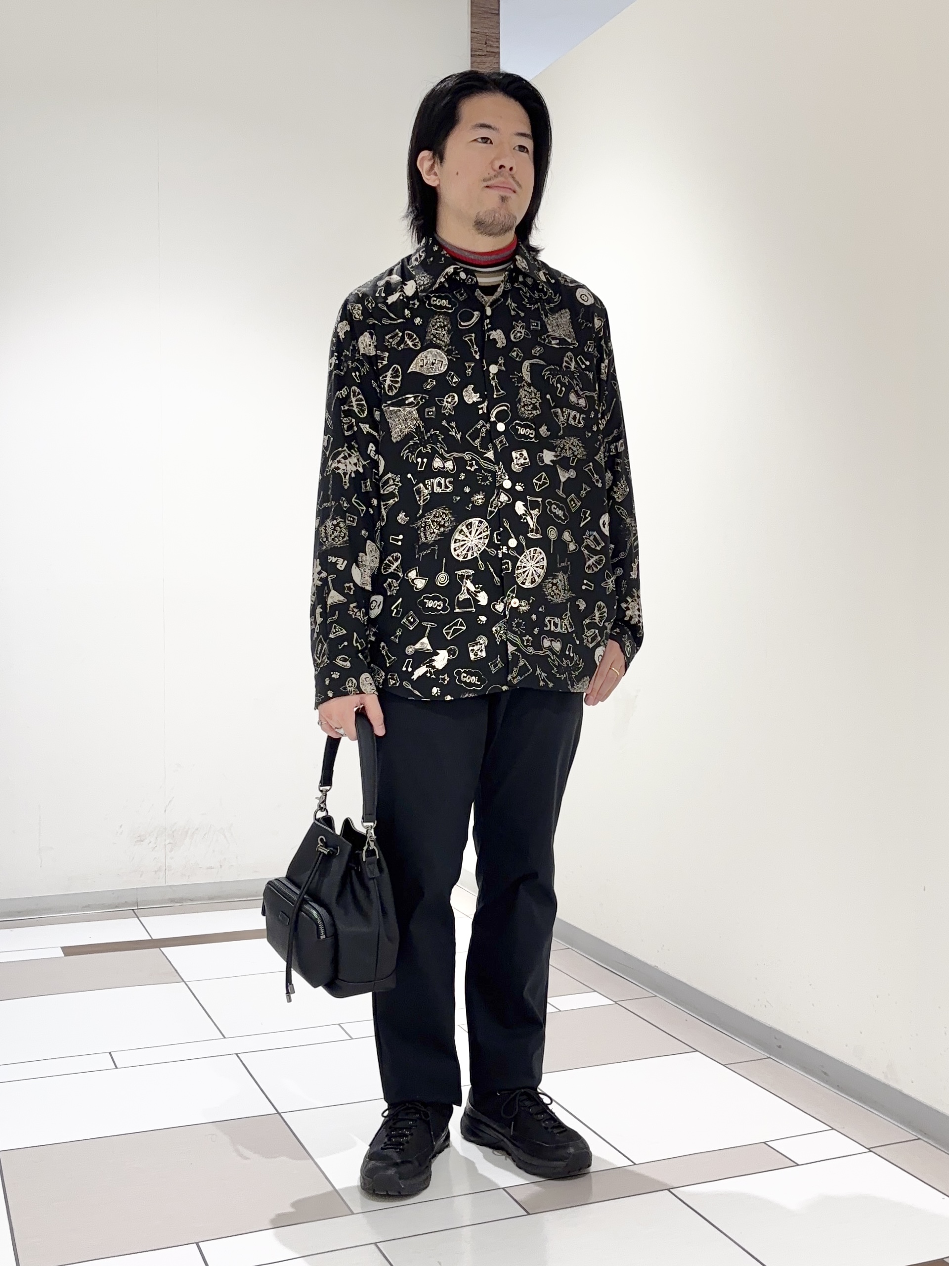 及川さんの「TAKEO KIKUCHI｜【BOWLER HAT LABEL】日本製PLAYプリントシャツ」を使ったコーディネート