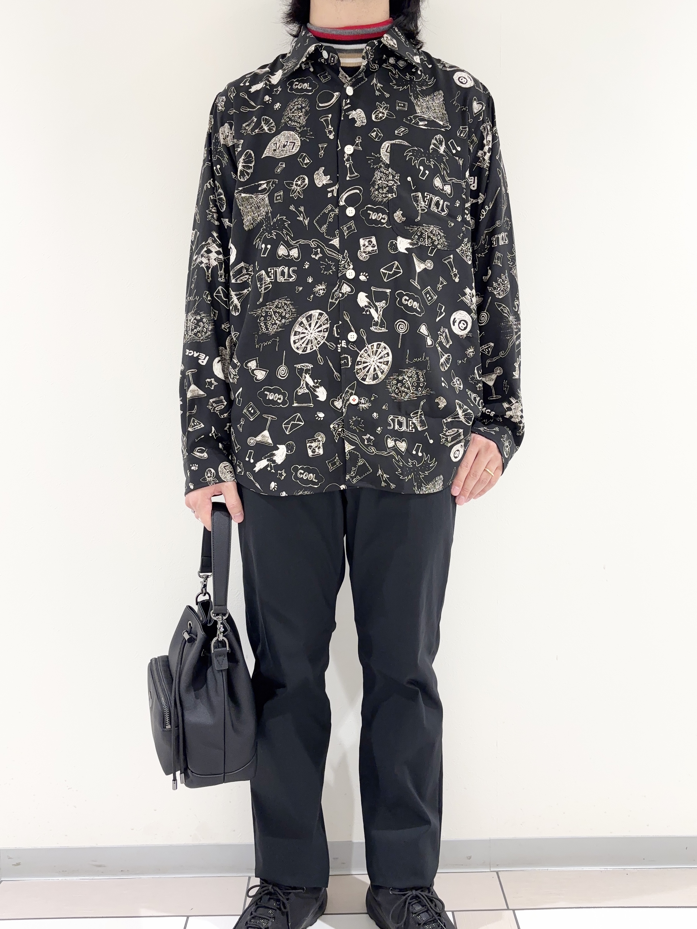 及川さんの「TAKEO KIKUCHI｜【BOWLER HAT LABEL】日本製PLAYプリントシャツ」を使ったコーディネート