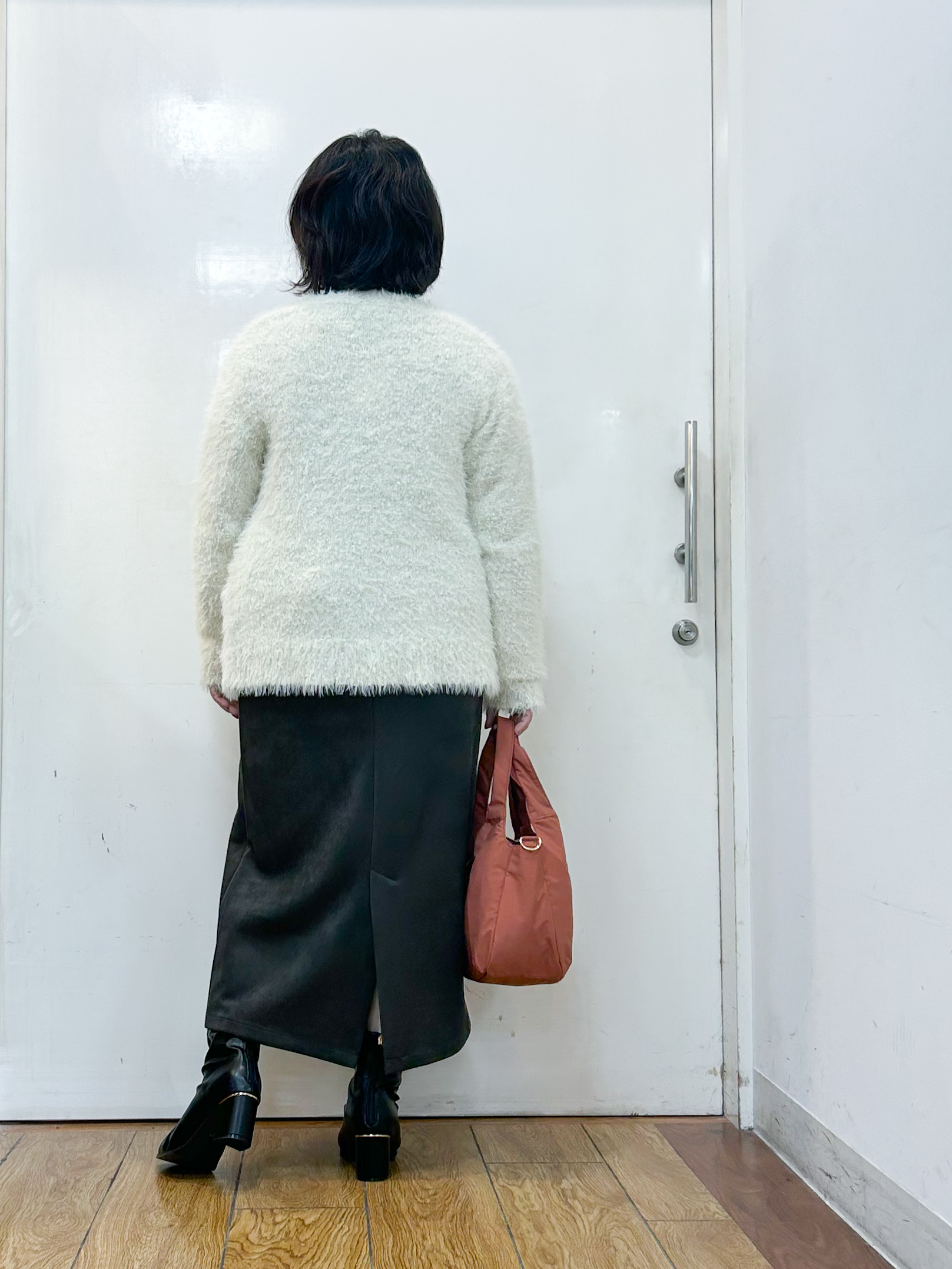 haruさんの「SHOO･LA･RUE｜【洗濯機可】ふわふわフェザーⅤネックカーディガン」を使ったコーディネート