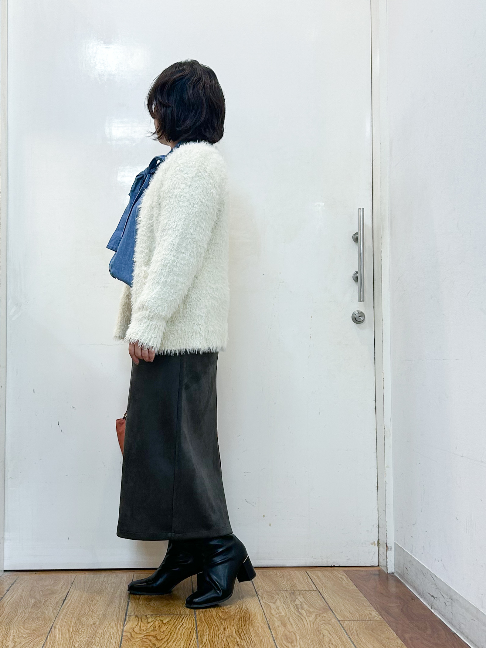 haruさんの「SHOO･LA･RUE｜【洗濯機可】ふわふわフェザーⅤネックカーディガン」を使ったコーディネート