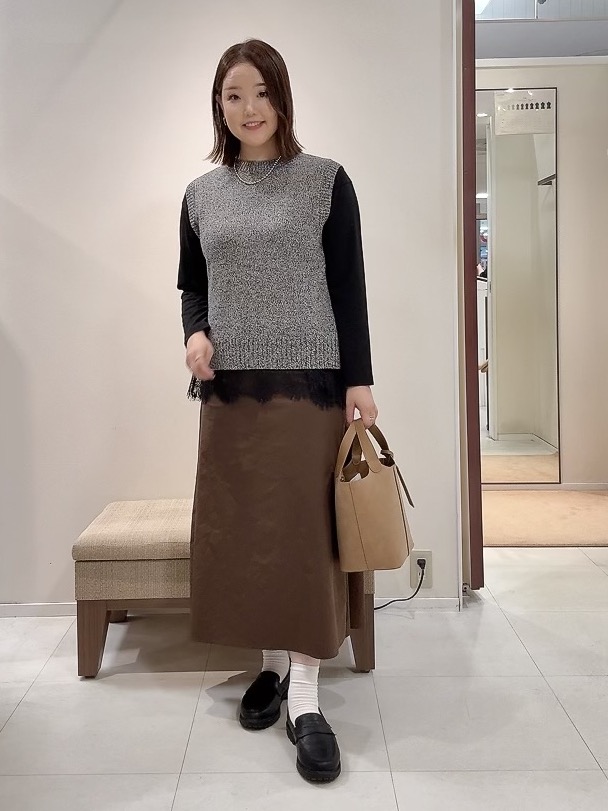 YUIさんの「UNTITLED｜【5色展開/手洗い可】ローシルクウールニットベスト」を使ったコーディネート