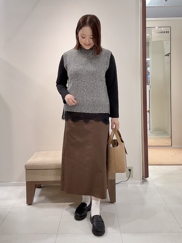 YUIさんの「UNTITLED｜【5色展開/手洗い可】ローシルクウールニットベスト」を使ったコーディネート