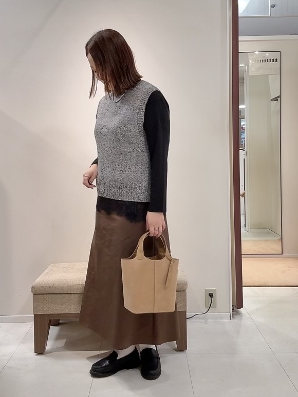 YUIさんの「UNTITLED｜【5色展開/手洗い可】ローシルクウールニットベスト」を使ったコーディネート