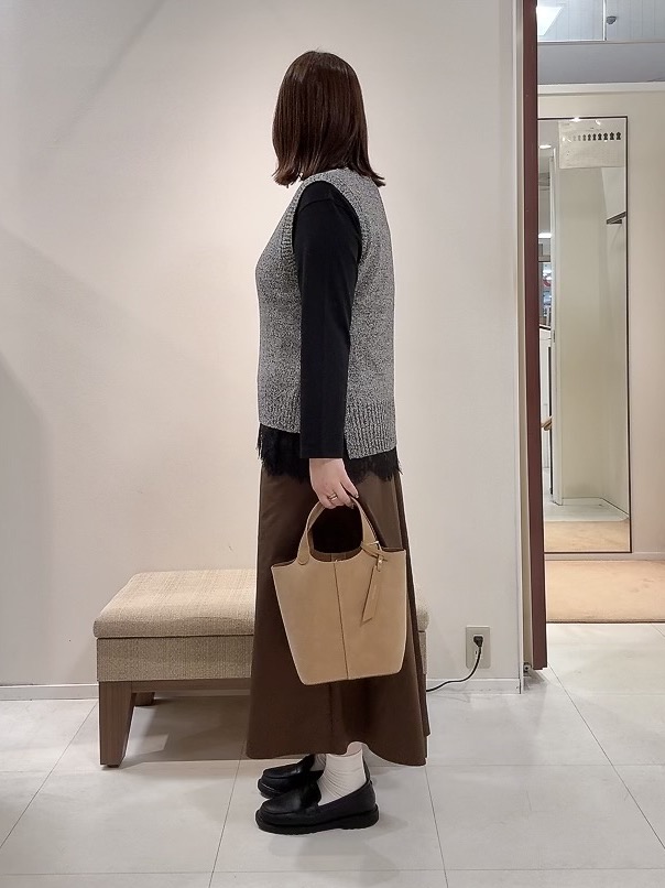 YUIさんの「UNTITLED｜【5色展開/手洗い可】ローシルクウールニットベスト」を使ったコーディネート