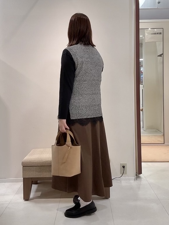 YUIさんの「UNTITLED｜【5色展開/手洗い可】ローシルクウールニットベスト」を使ったコーディネート