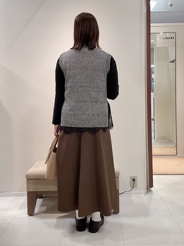 YUIさんの「UNTITLED｜【5色展開/手洗い可】ローシルクウールニットベスト」を使ったコーディネート