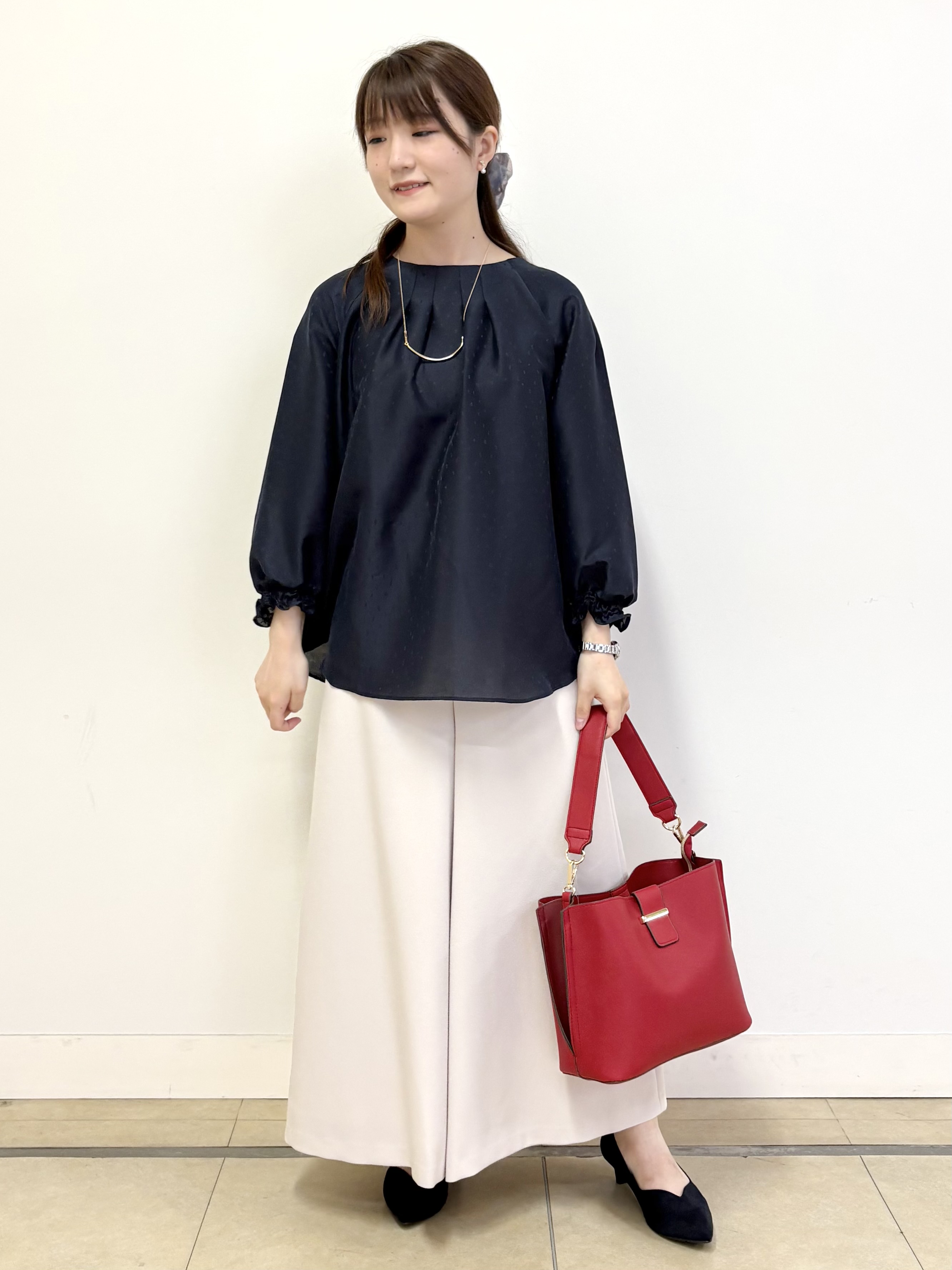 mikiさんの「Reflect｜タックデザイン ラグランスリーブブラウス」を使ったコーディネート