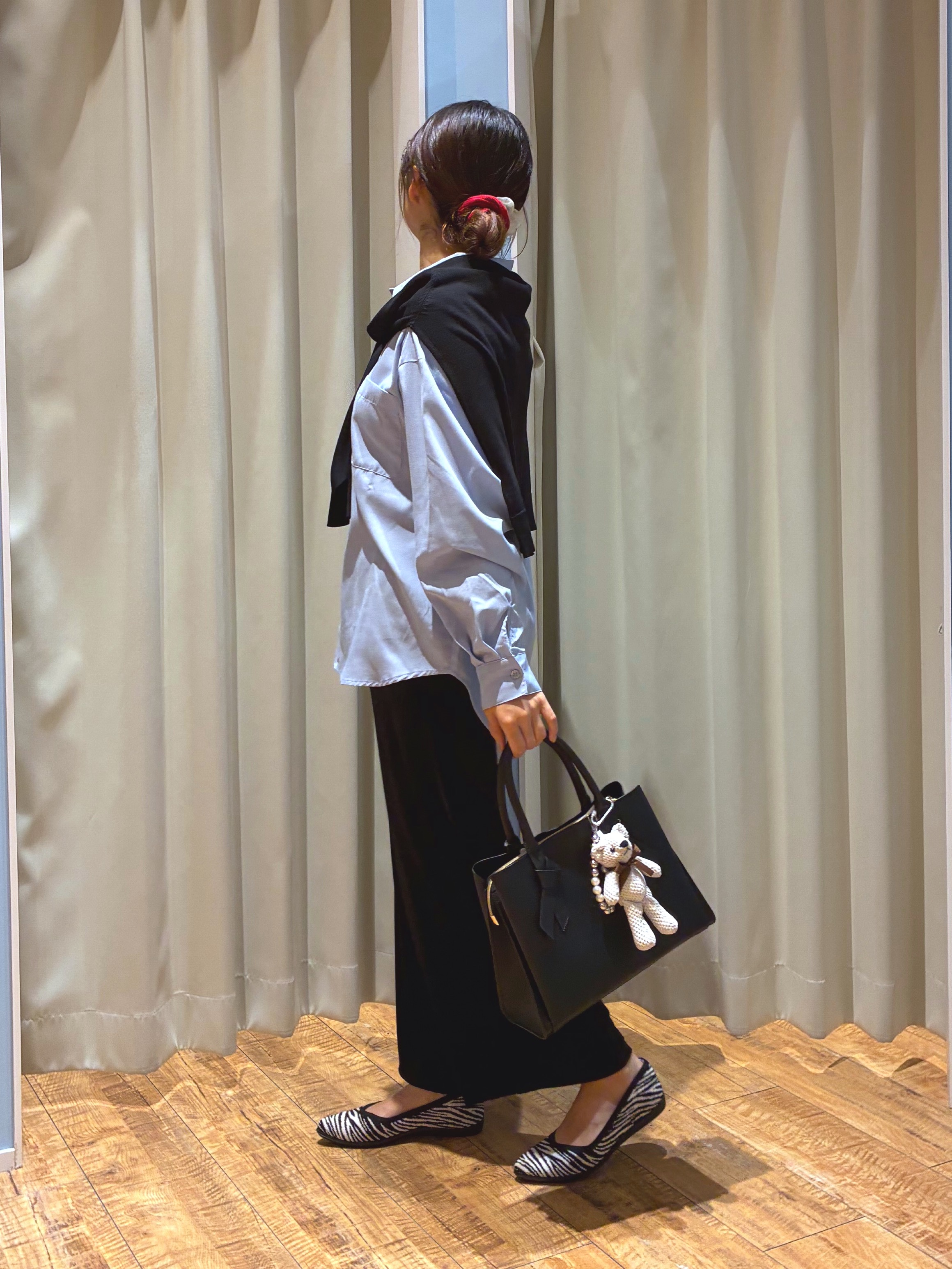 もんちゃんさんの「SHOO･LA･RUE｜【洗濯後しわになりにくい/S-LL】気分で選ぶ 大人のデイリー使いに ベーシックシャツ」を使ったコーディネート