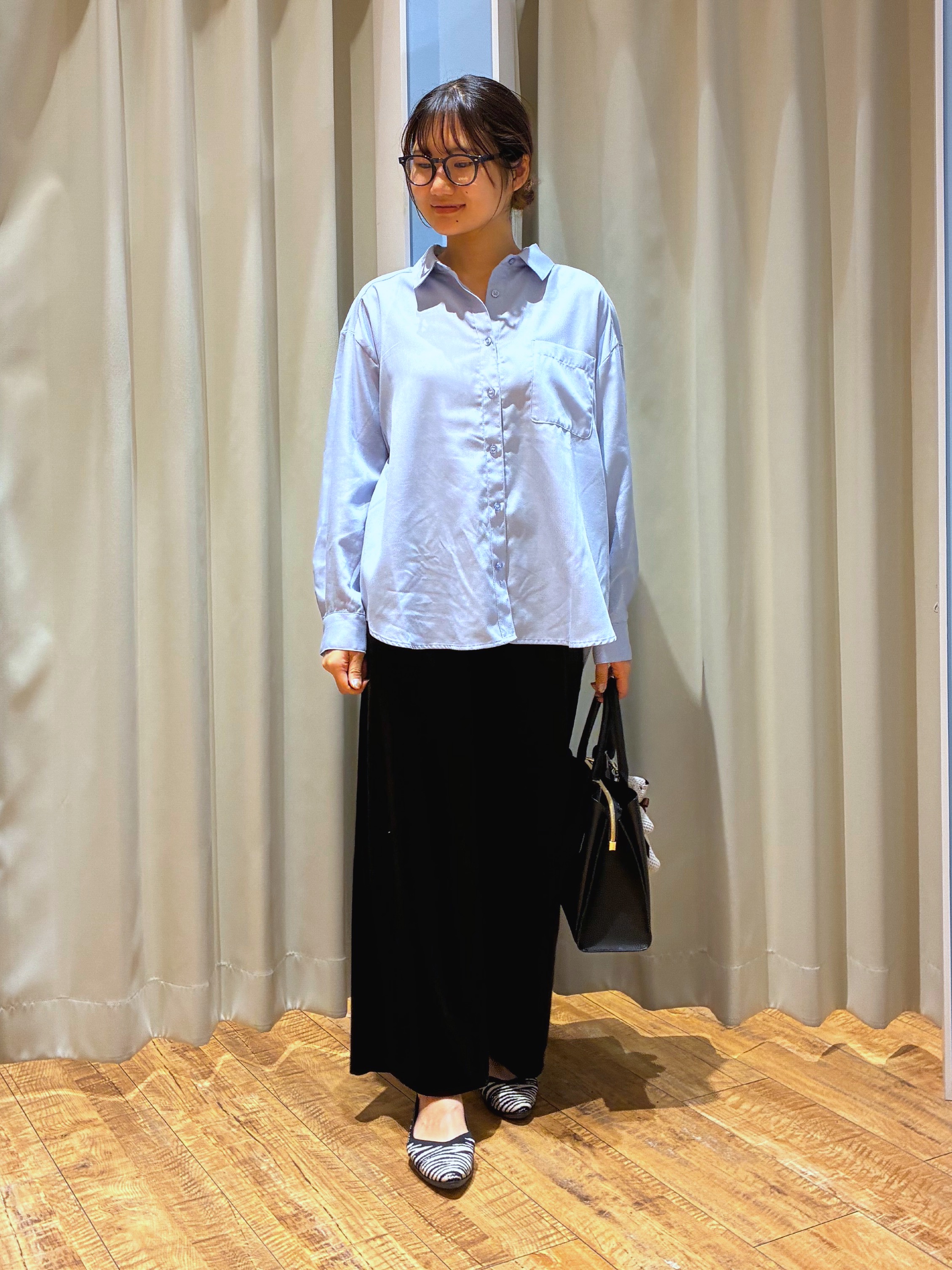 もんちゃんさんの「SHOO･LA･RUE｜【洗濯後しわになりにくい/S-LL】気分で選ぶ 大人のデイリー使いに ベーシックシャツ」を使ったコーディネート