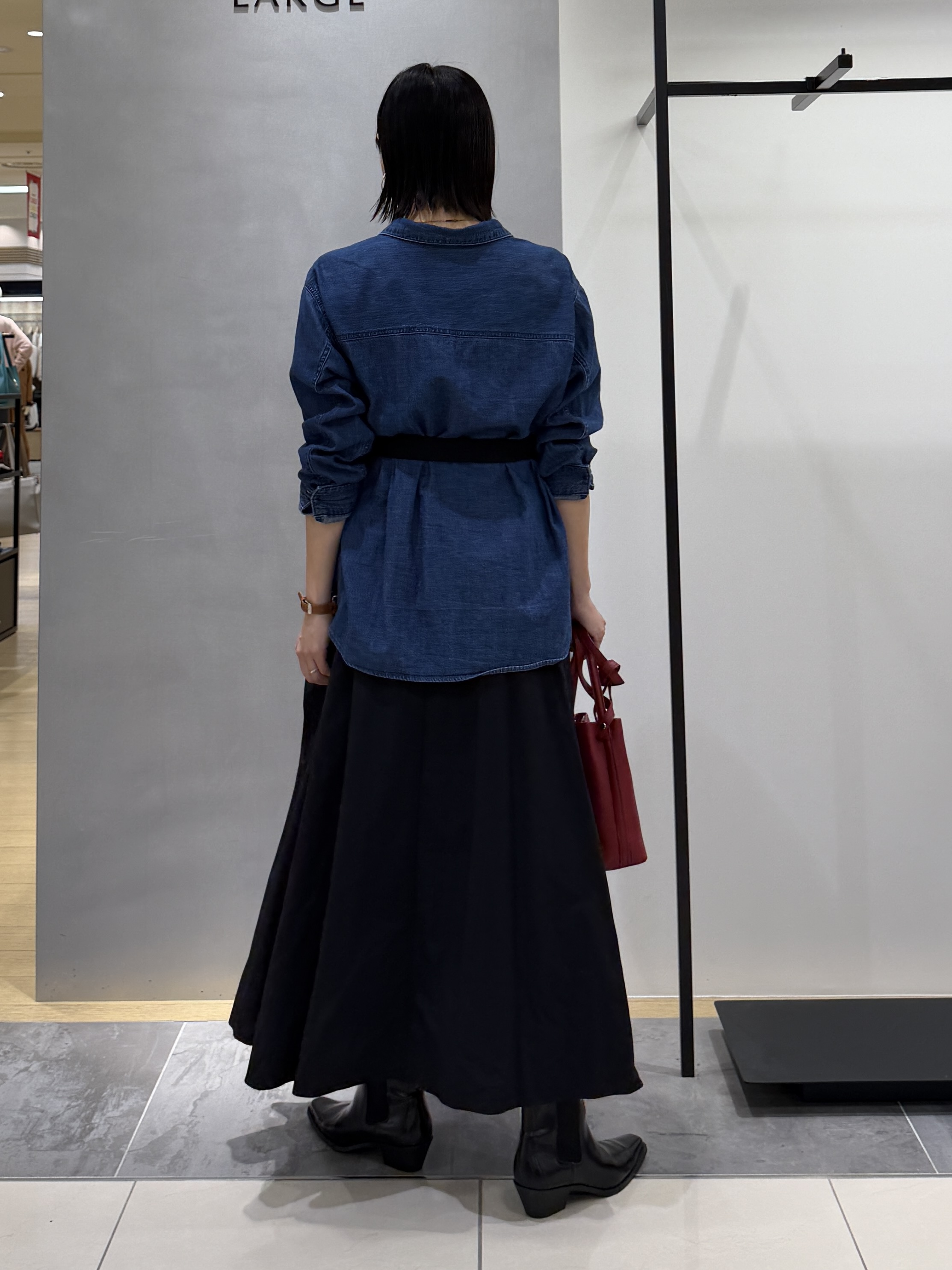 shihoさんの「INDIVI｜【洗える／体型カバー】ライトデニム ワークシャツ」を使ったコーディネート