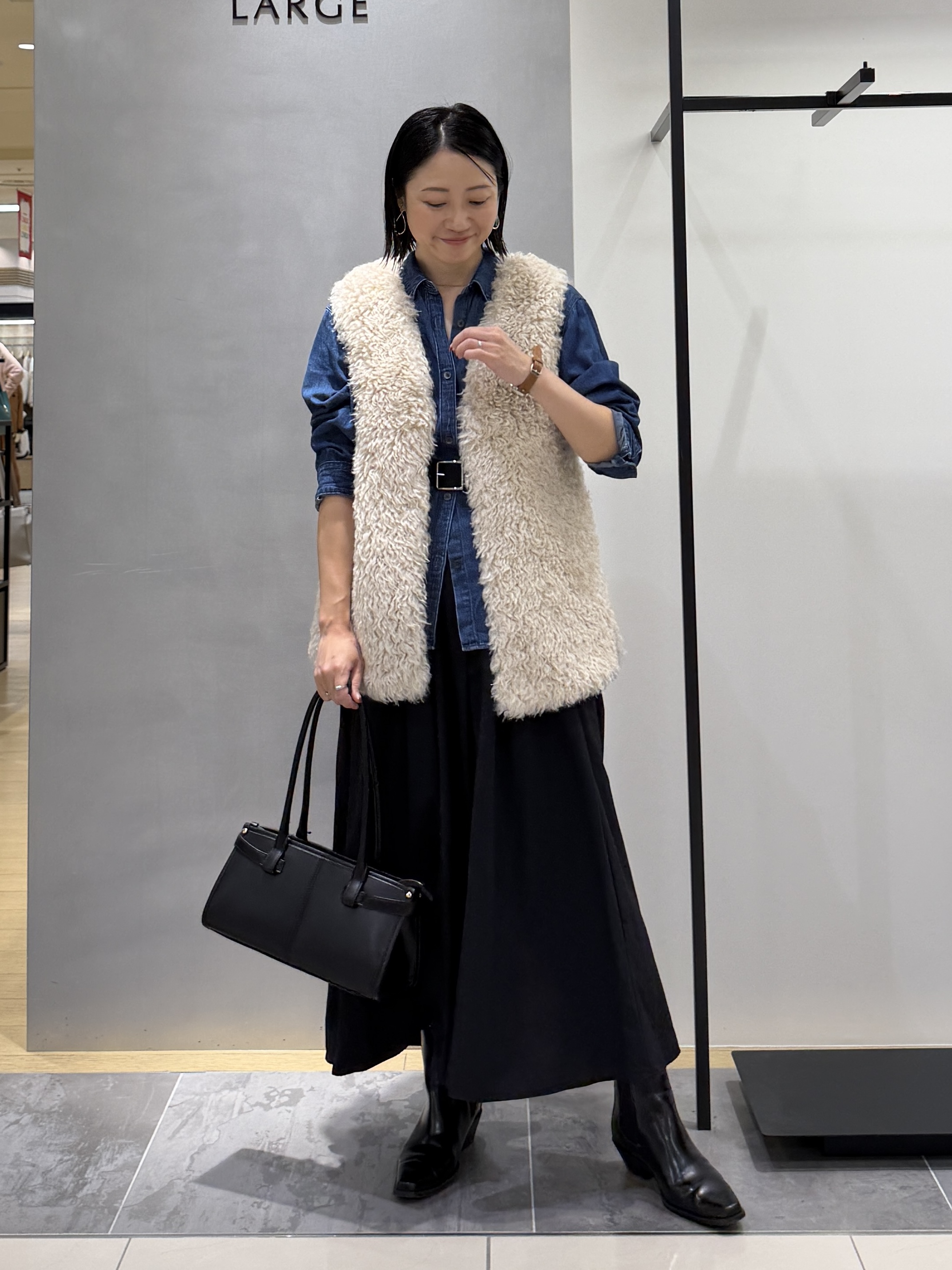 shihoさんの「INDIVI｜【洗える／体型カバー】ライトデニム ワークシャツ」を使ったコーディネート