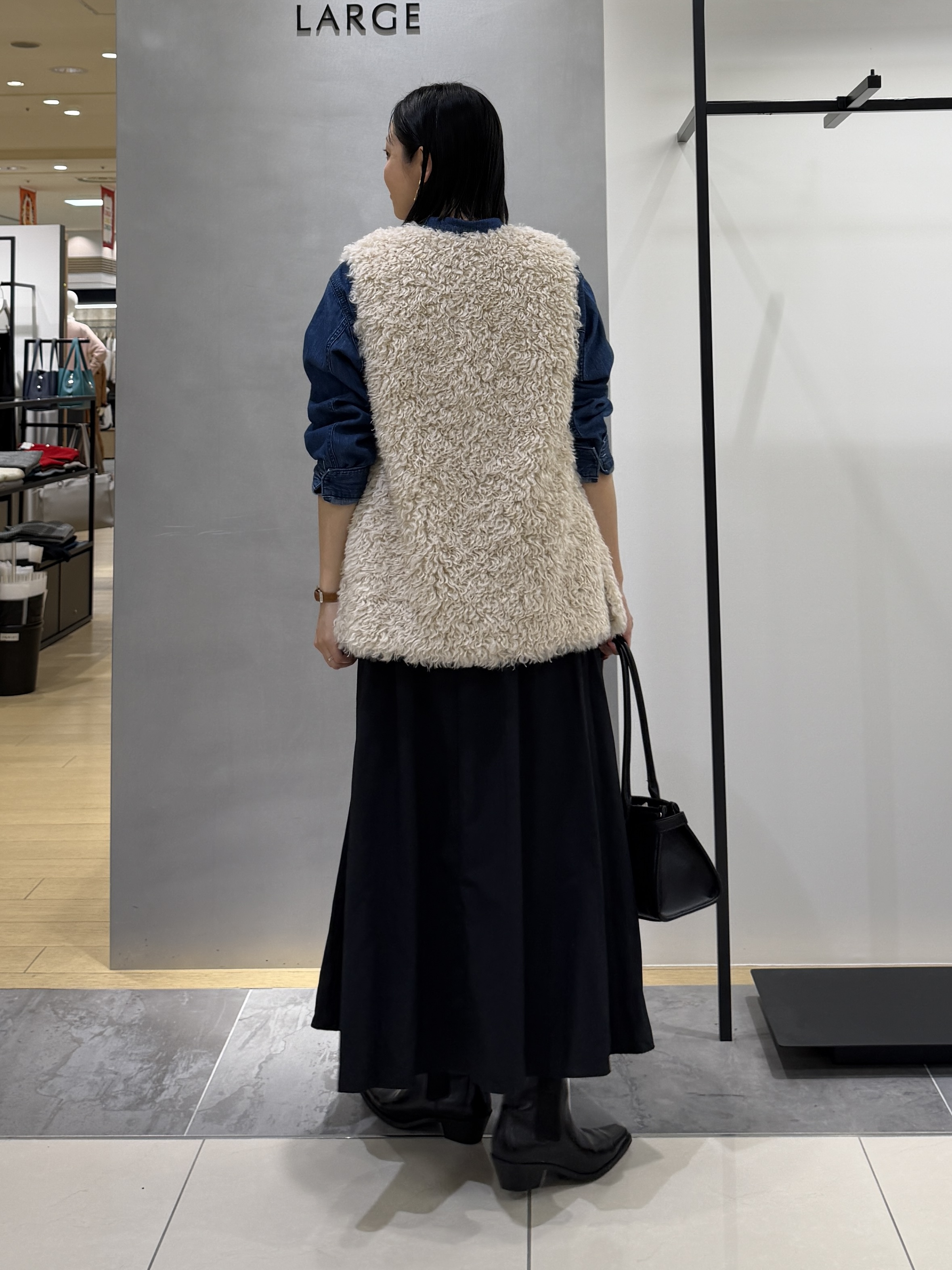 shihoさんの「INDIVI｜【洗える／体型カバー】ライトデニム ワークシャツ」を使ったコーディネート