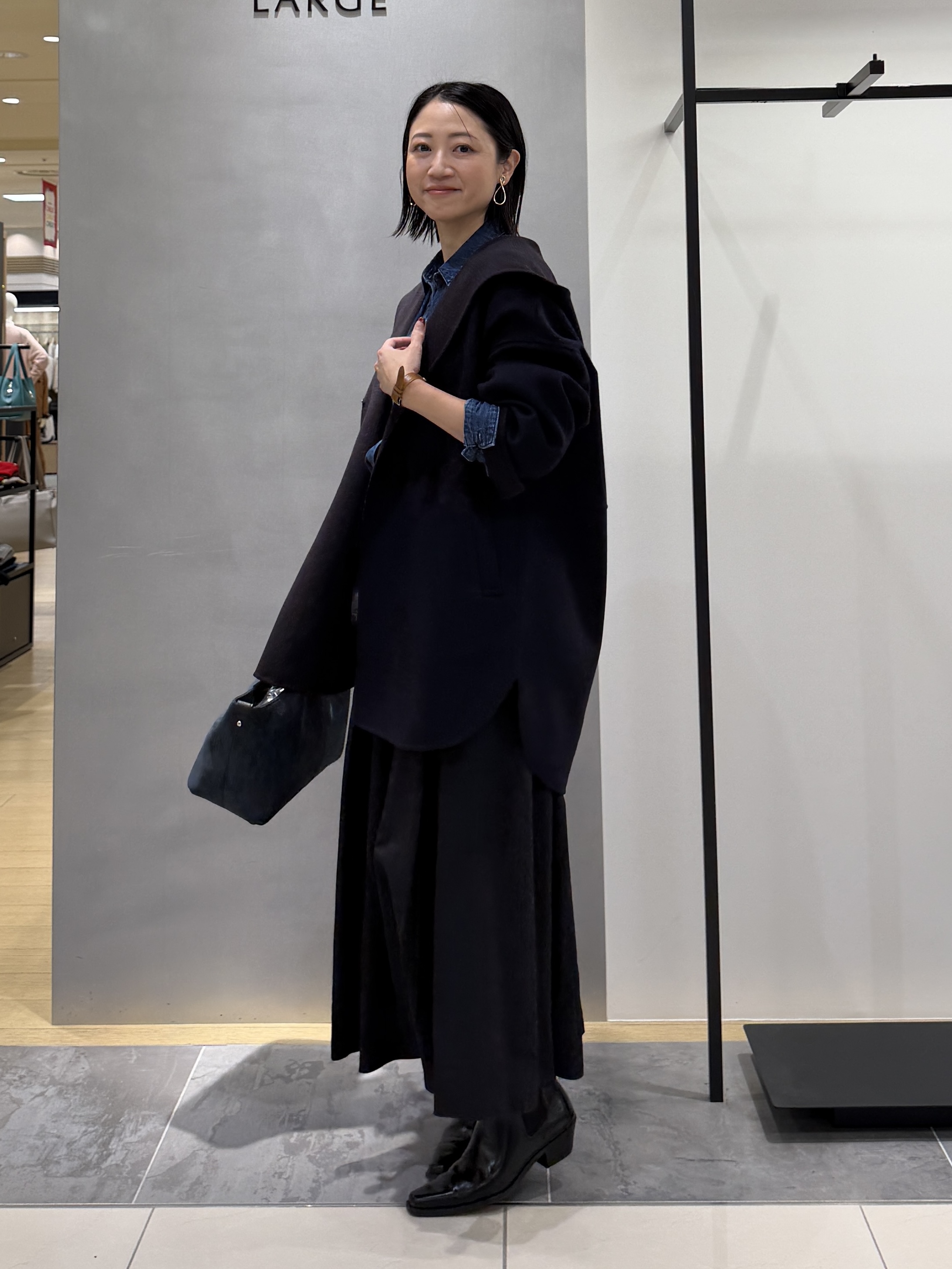 shihoさんの「INDIVI｜【洗える／体型カバー】ライトデニム ワークシャツ」を使ったコーディネート