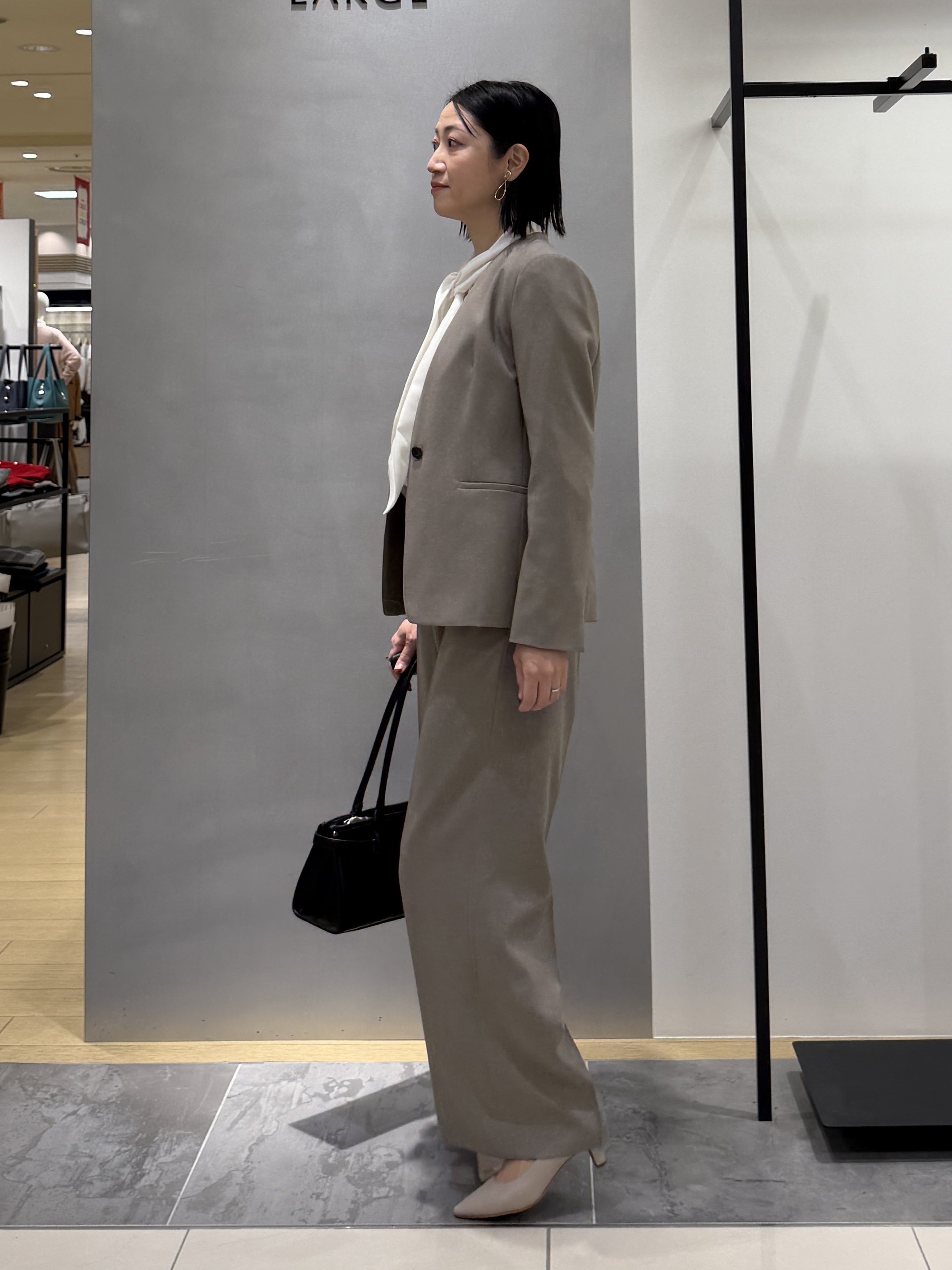 shihoさんの「INDIVI｜【洗える／通勤／スーツ】メランジストレッチ ノーカラージャケット」を使ったコーディネート