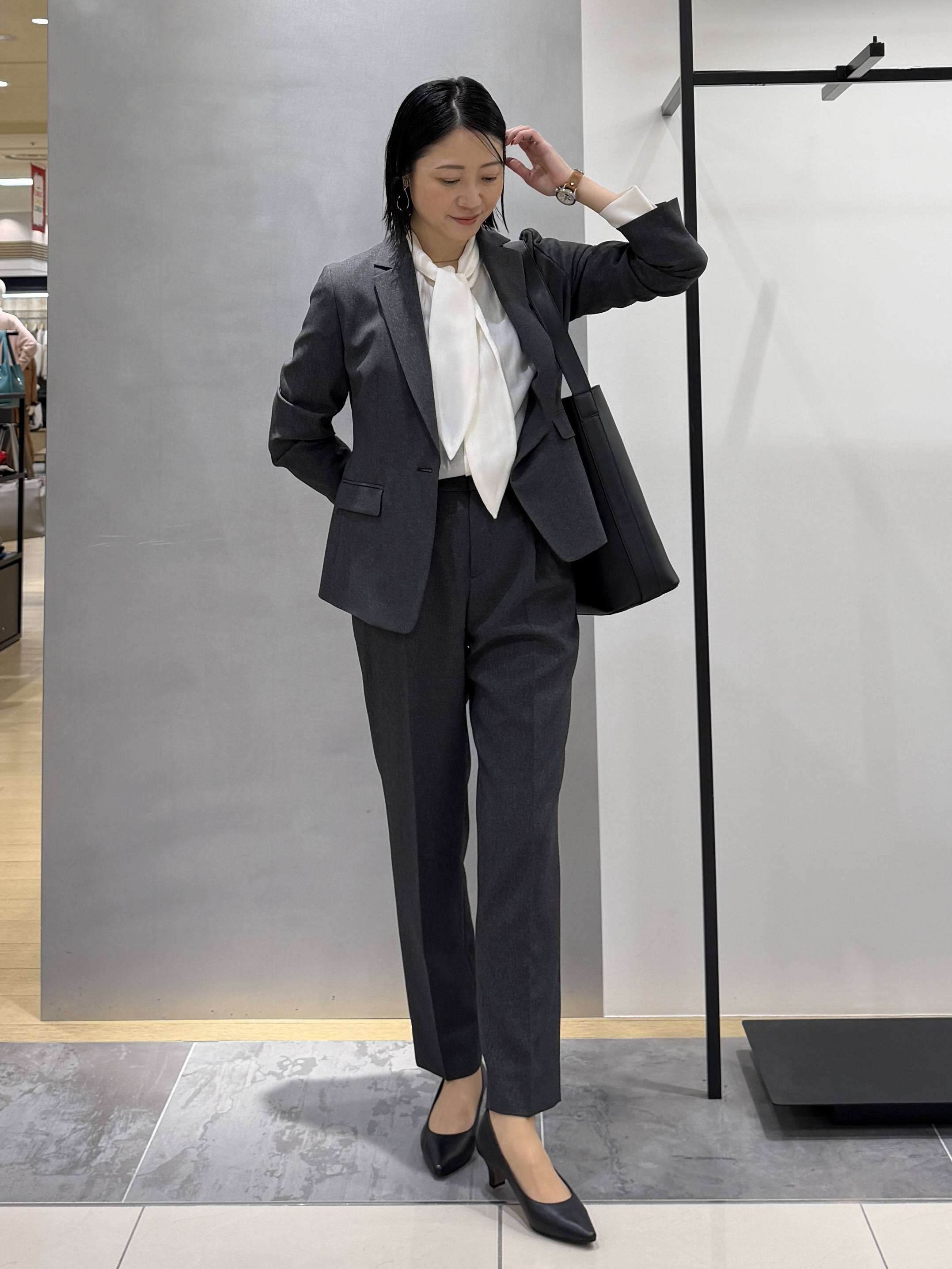 shihoさんの「INDIVI｜【洗える／通勤／スーツ】メランジストレッチ テーラードカラージャケット」を使ったコーディネート