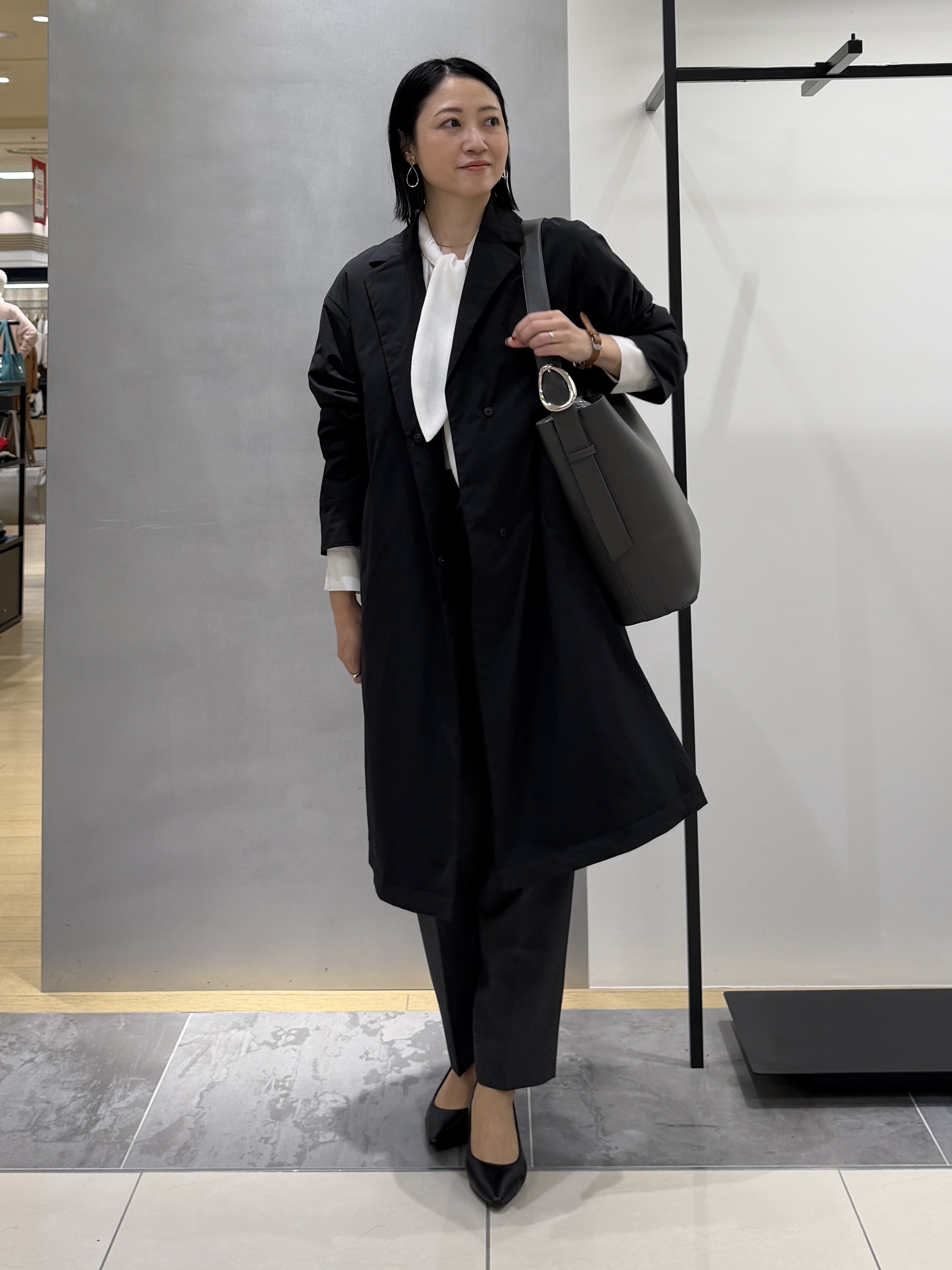 shihoさんの「INDIVI｜【軽量／程よいシアー】ナロータイブラウス」を使ったコーディネート