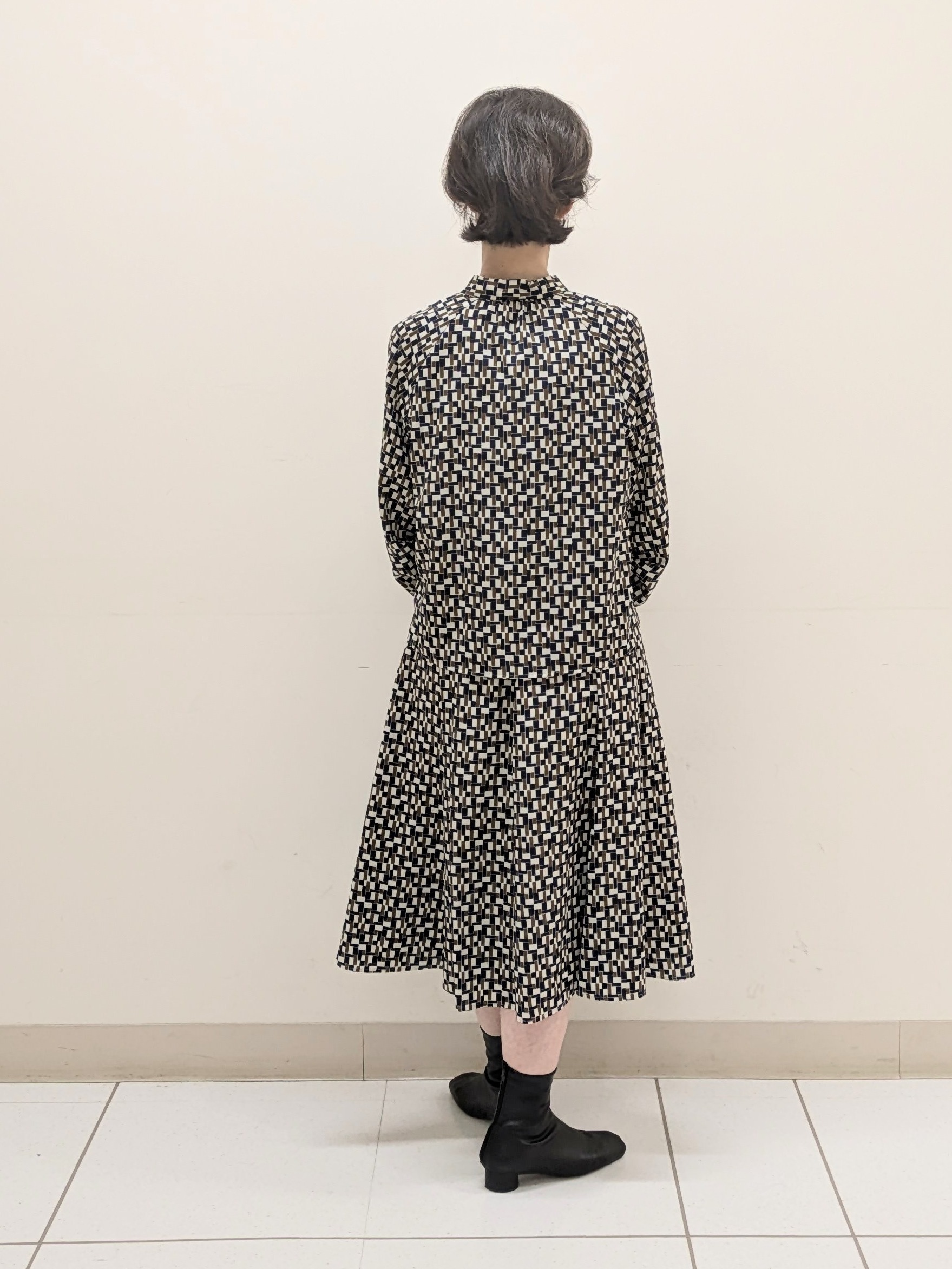 Rumiさんの「Reflect｜【SS-4Lサイズ／セットアップ】幾何柄プリント ボウタイデザインブラウス」を使ったコーディネート
