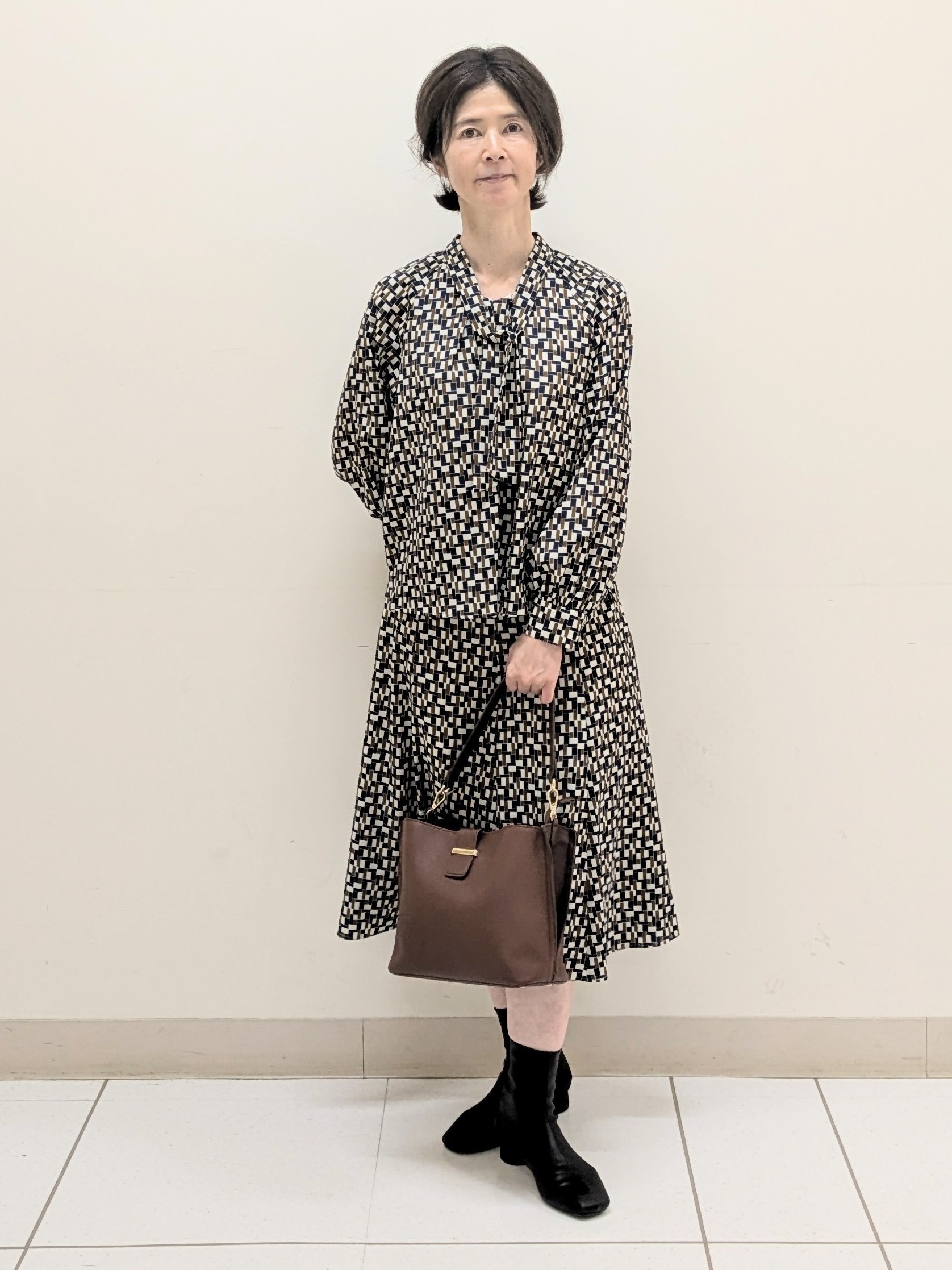 Rumiさんの「Reflect｜【SS-4Lサイズ／セットアップ】幾何柄プリント ボウタイデザインブラウス」を使ったコーディネート