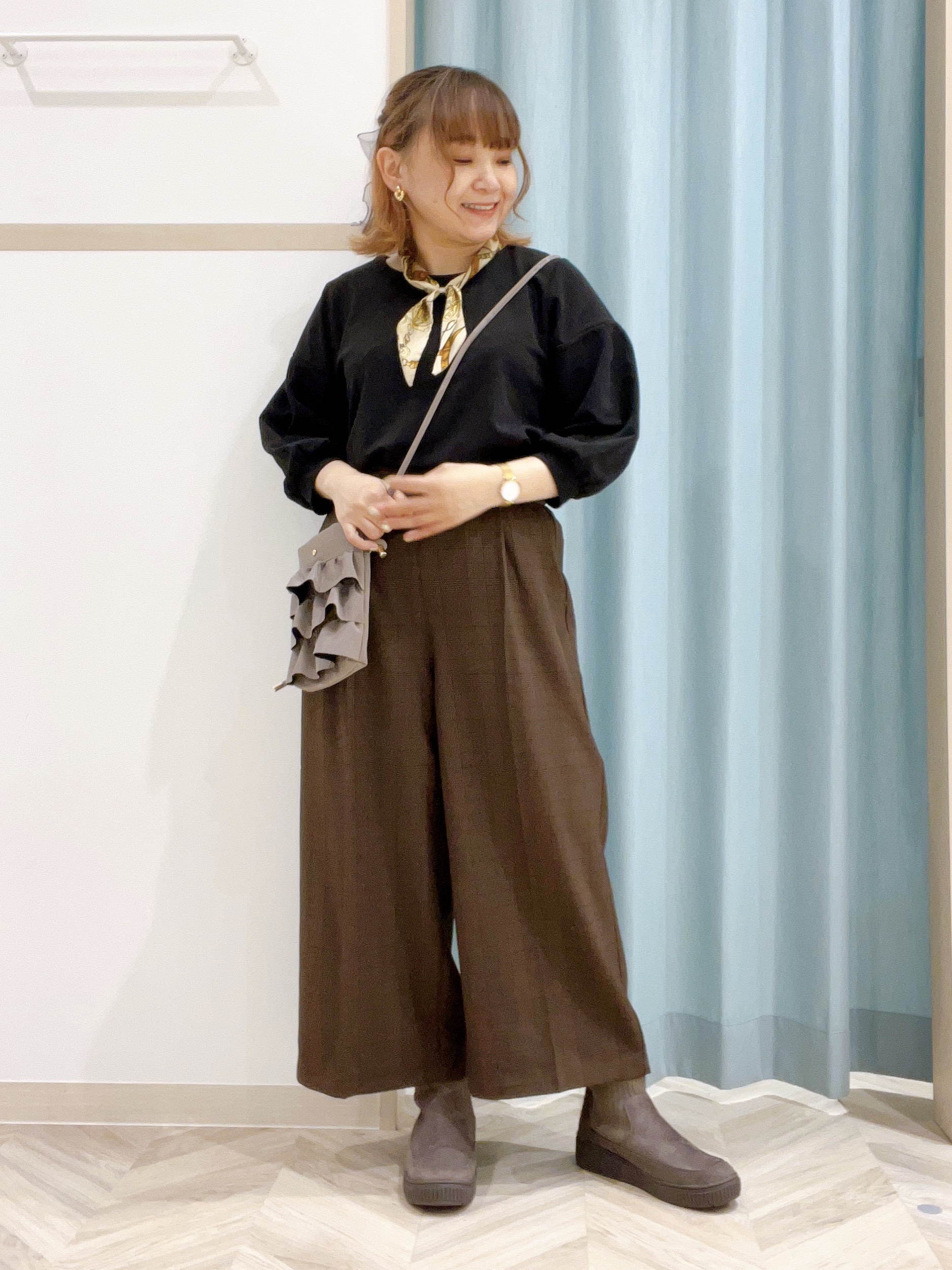 kitaさんの「SHOO･LA･RUE｜【着丈選べる/2点セット/S-LL/洗濯機可】ネックレス付き 着心地さらり7分袖ブラウス」を使ったコーディネート