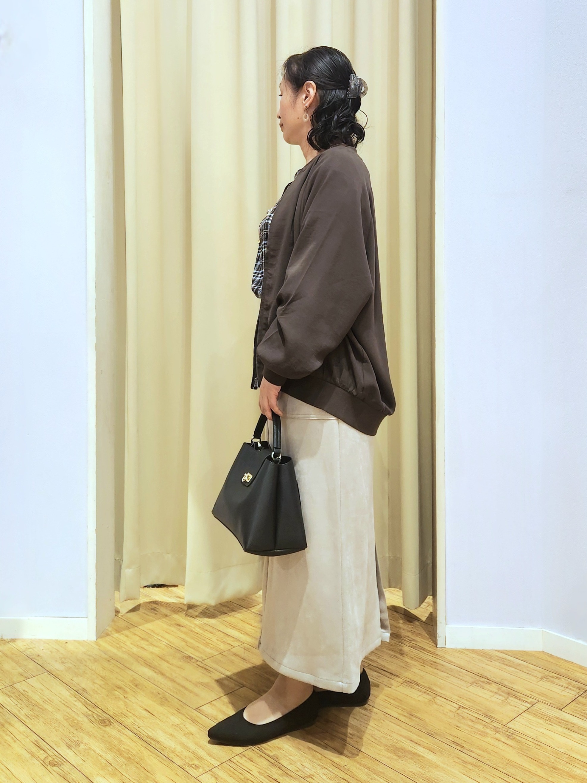 くまさんの「SHOO･LA･RUE｜【S-LL】洗濯後しわになりにくい 麻調リブブルゾン」を使ったコーディネート