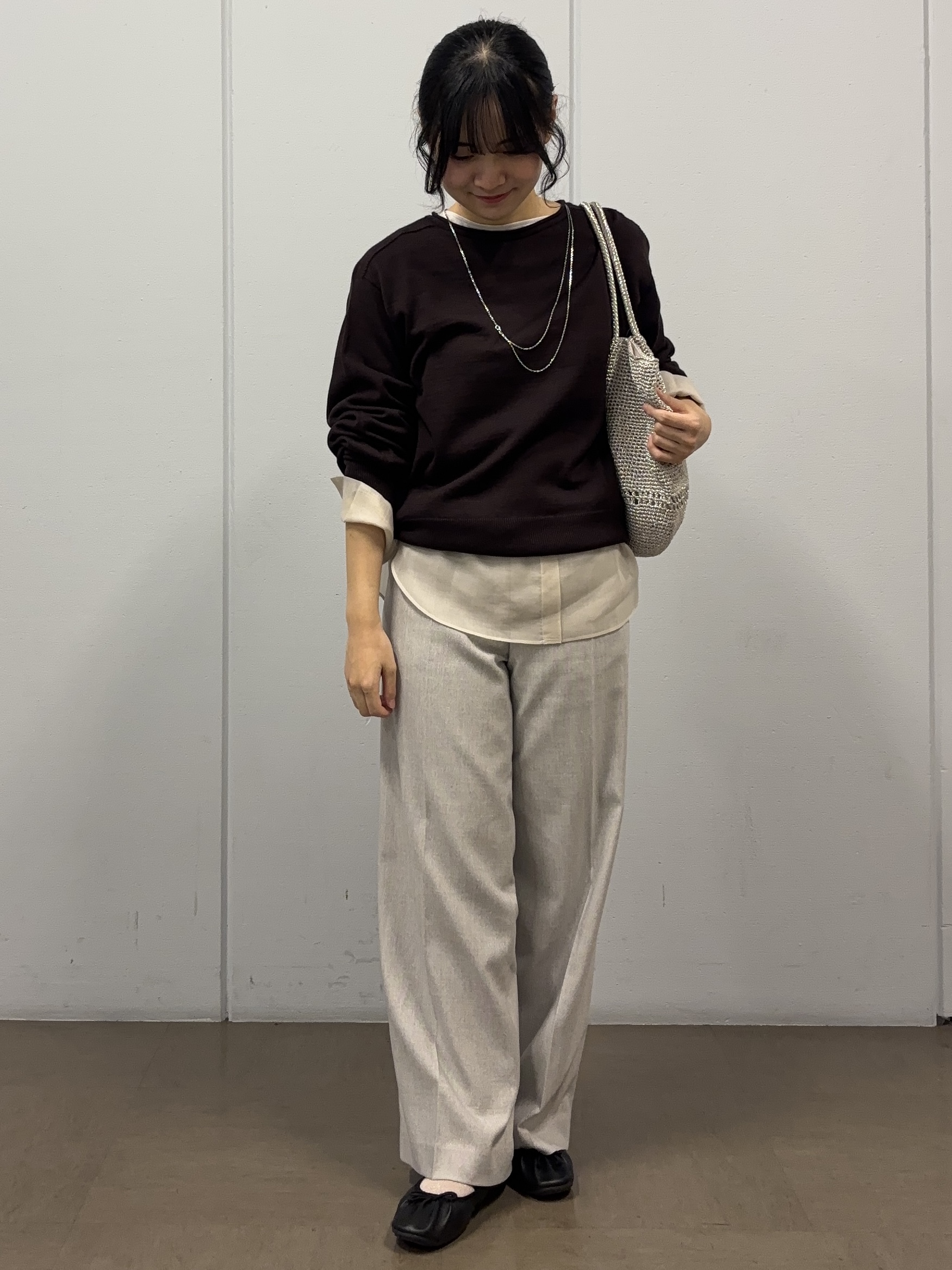 岩本優さんの「UNTITLED｜【大人の抜け感/8色展開】ボリュームスリーブニットプルオーバー」を使ったコーディネート