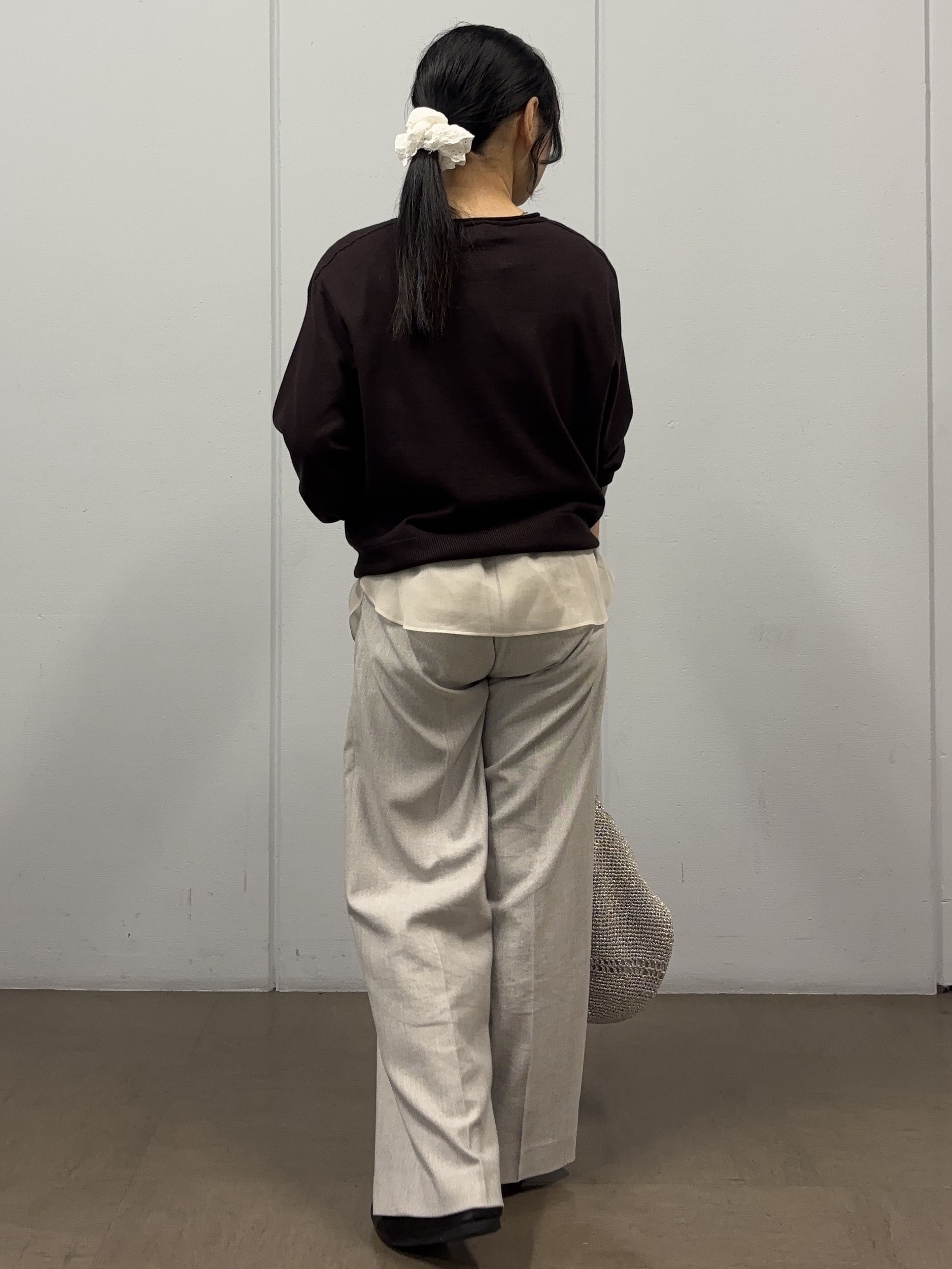 岩本優さんの「UNTITLED｜【大人の抜け感/8色展開】ボリュームスリーブニットプルオーバー」を使ったコーディネート