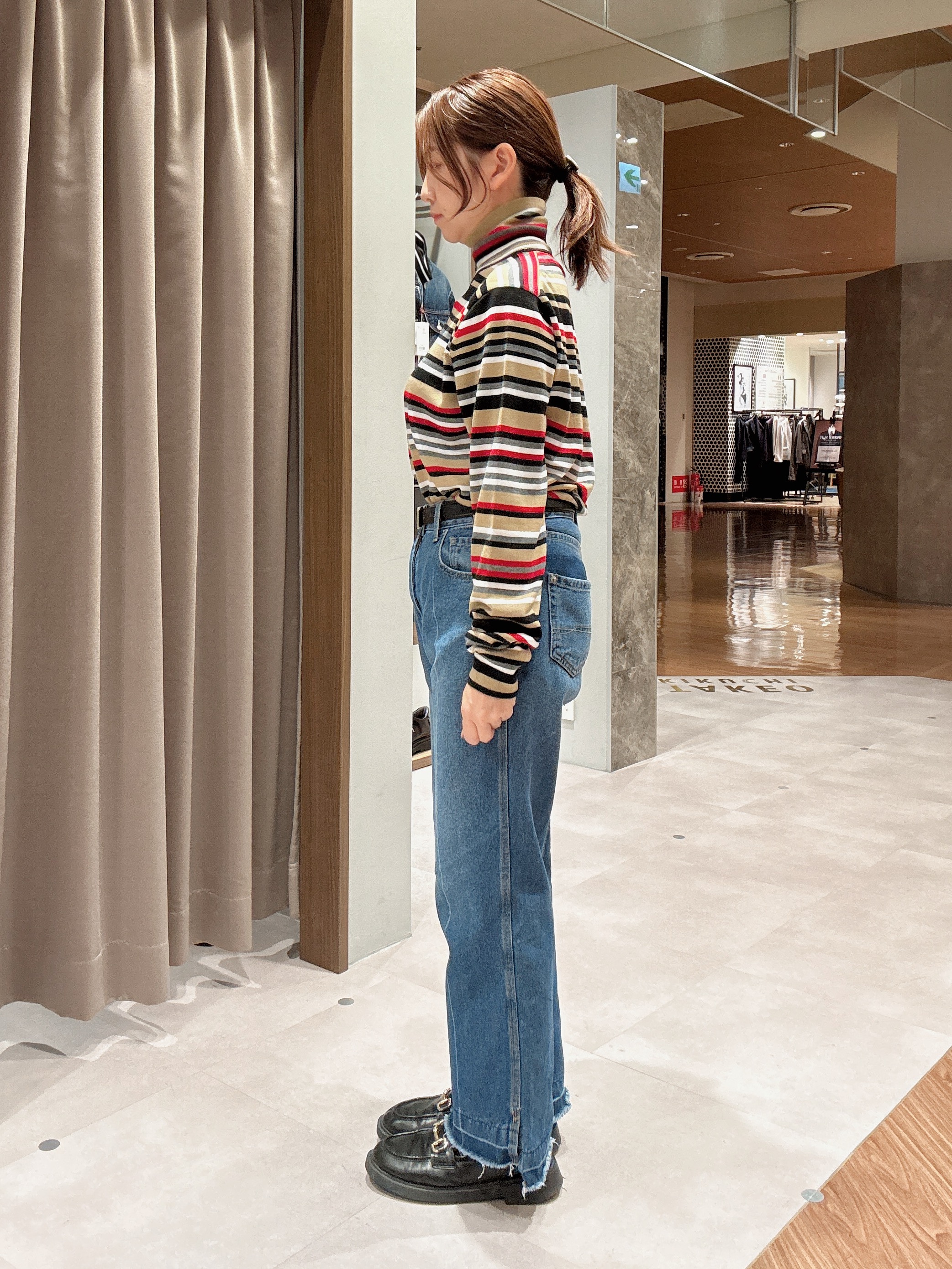 hanechanさんの「TAKEO KIKUCHI｜【BOWLER HAT LABEL】日本製マルチボーダータートルニット」を使ったコーディネート