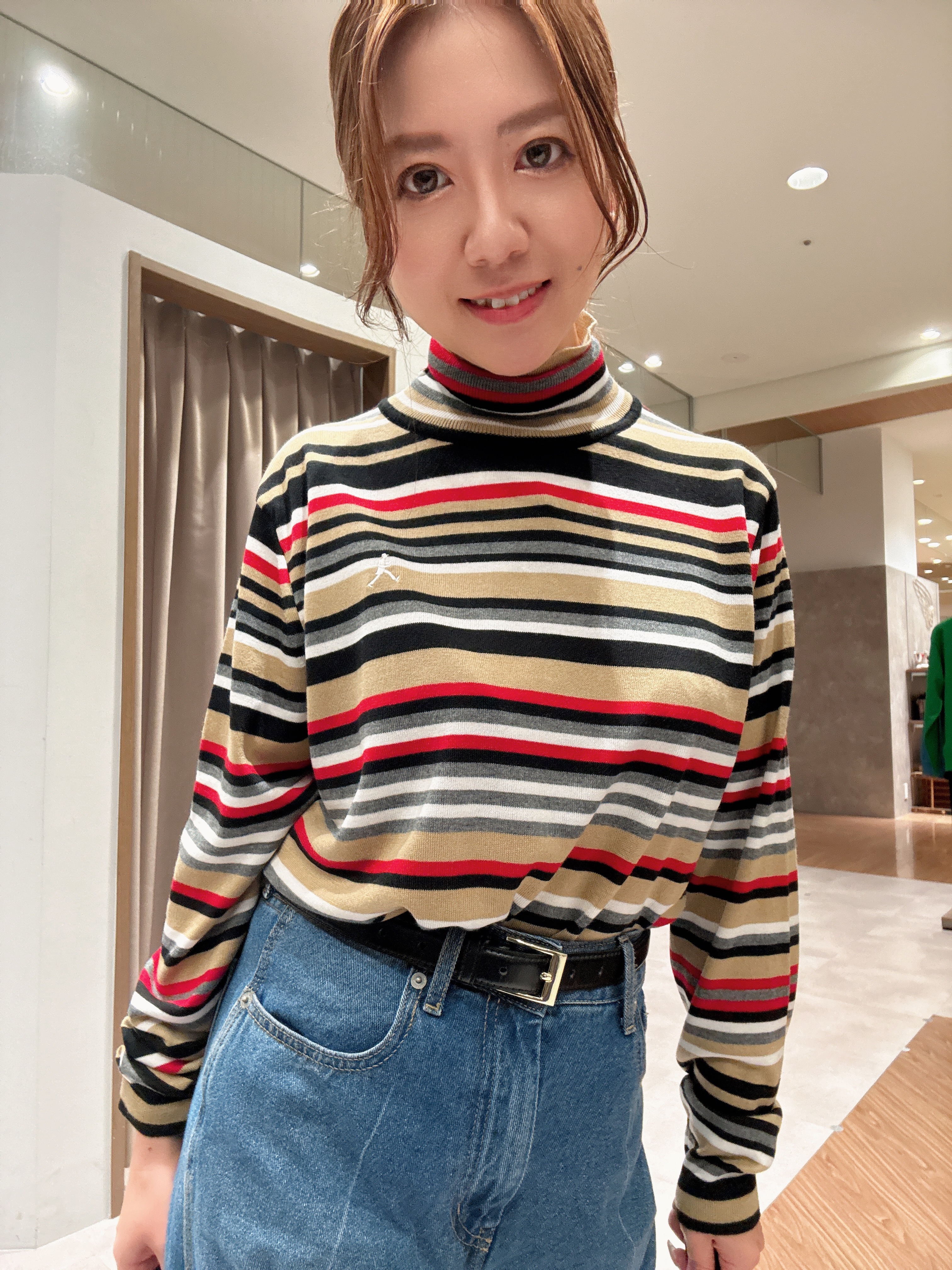 hanechanさんの「TAKEO KIKUCHI｜【BOWLER HAT LABEL】日本製マルチボーダータートルニット」を使ったコーディネート
