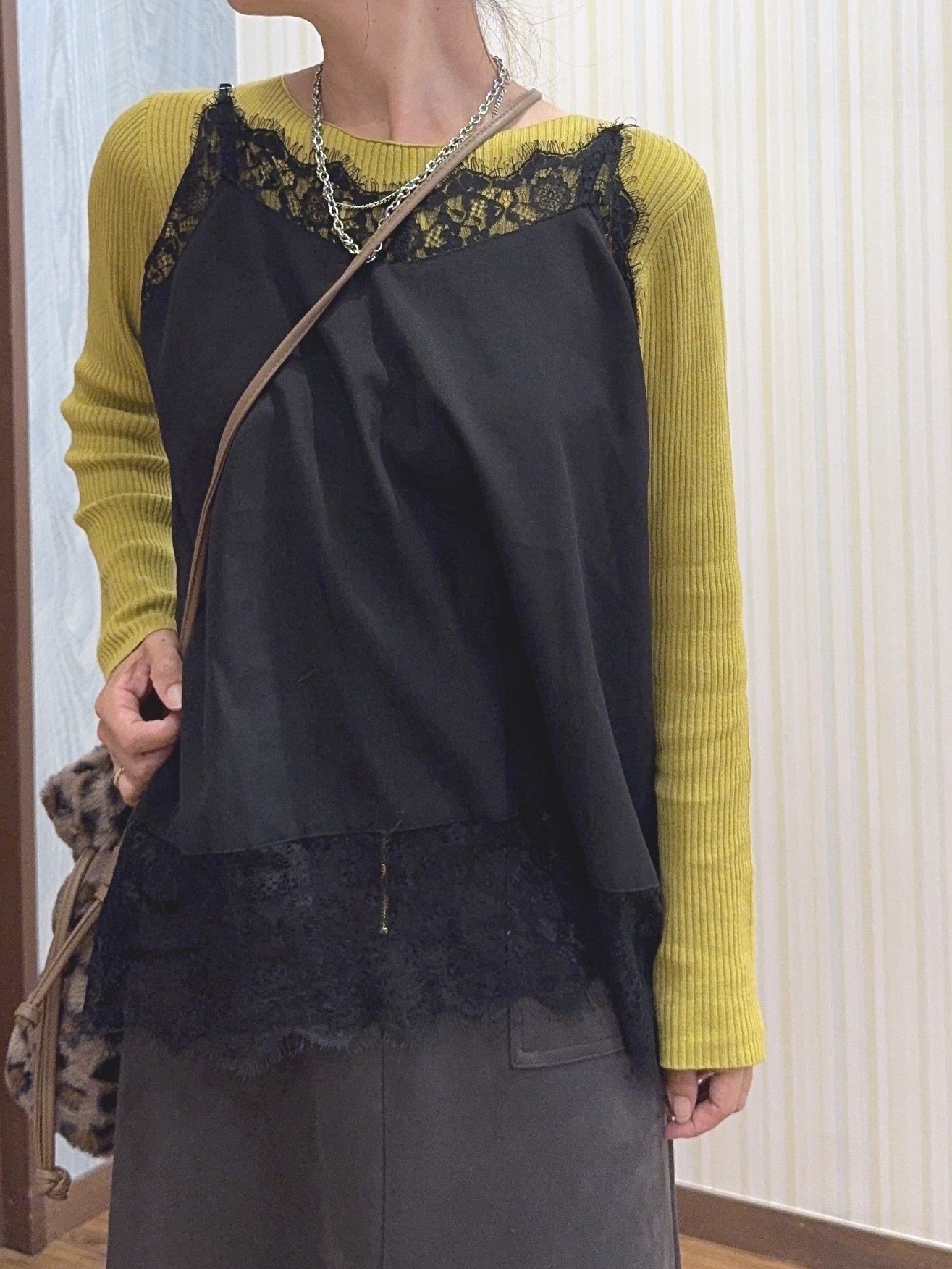 よっしーさんの「SHOO･LA･RUE｜【洗濯機可/S-LL】体型カバーしながらこなれ見え レース付きキャミソール」を使ったコーディネート