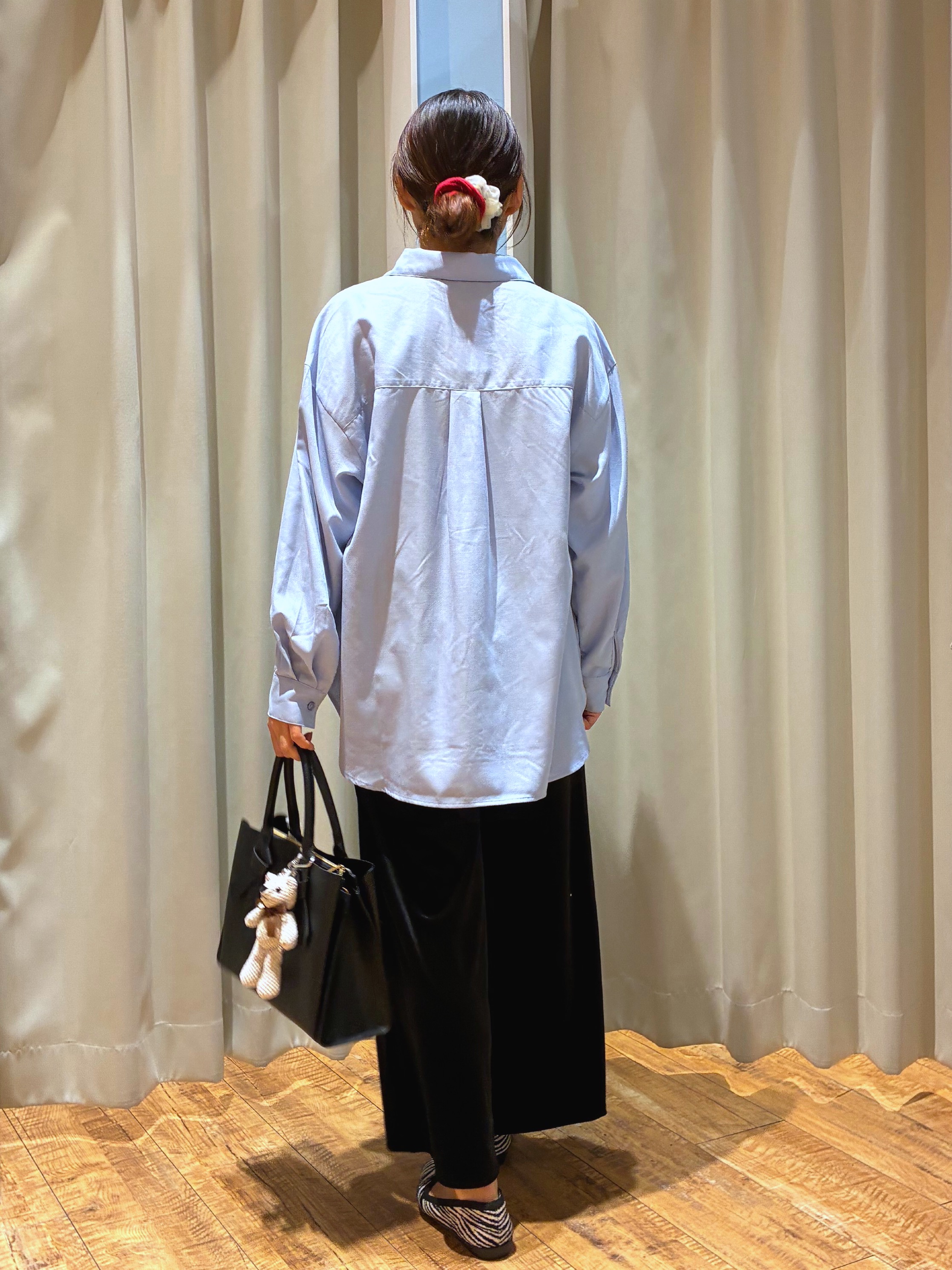 もんちゃんさんの「SHOO･LA･RUE｜【洗濯後しわになりにくい/S-LL】気分で選ぶ 大人のデイリー使いに ベーシックシャツ」を使ったコーディネート