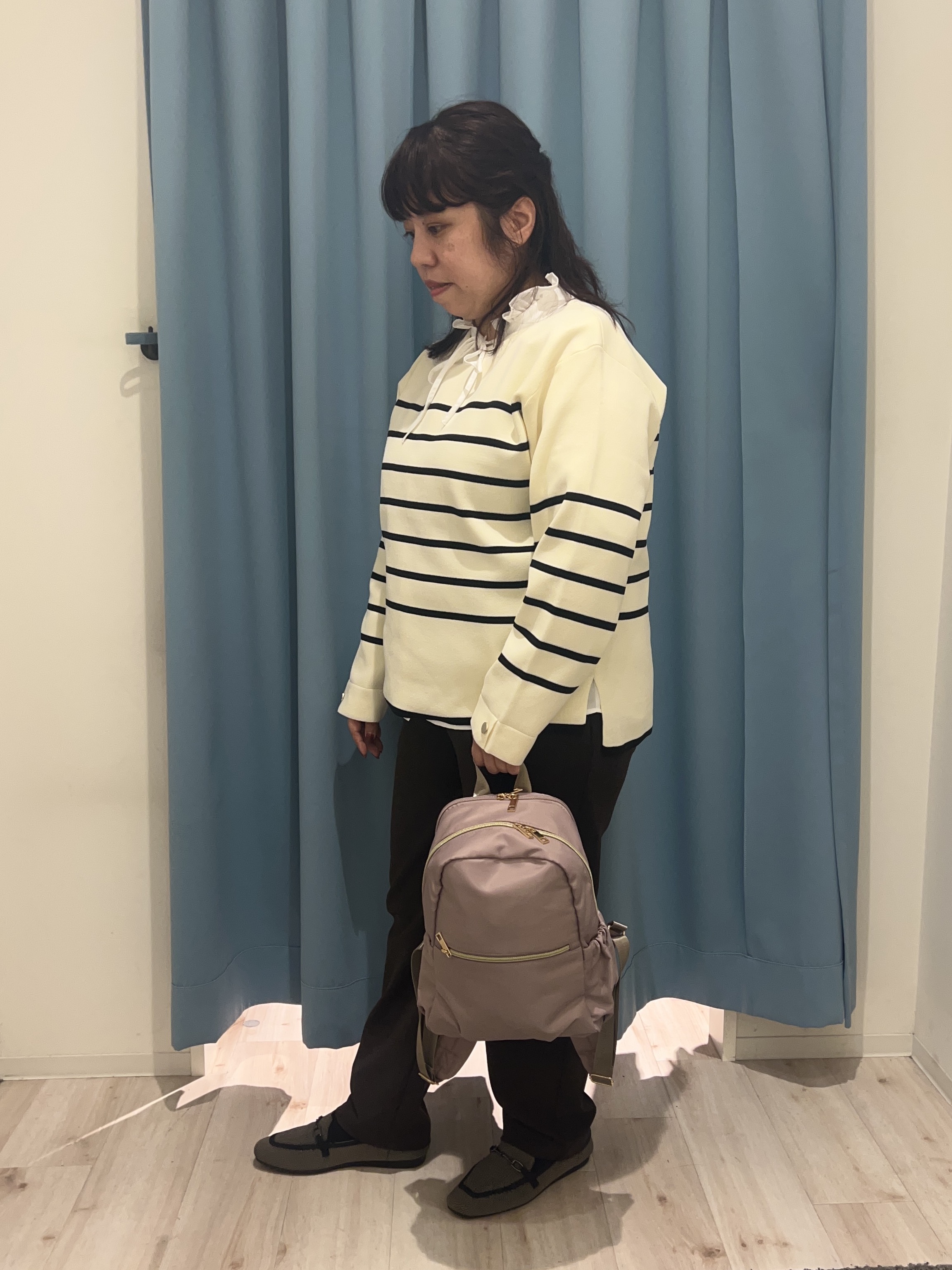 くーさんの「SHOO･LA･RUE｜【洗濯機可/S-LL】抜け感ある着こなしに 金ボタン付き スポンディッシュ クルーネックニット」を使ったコーディネート