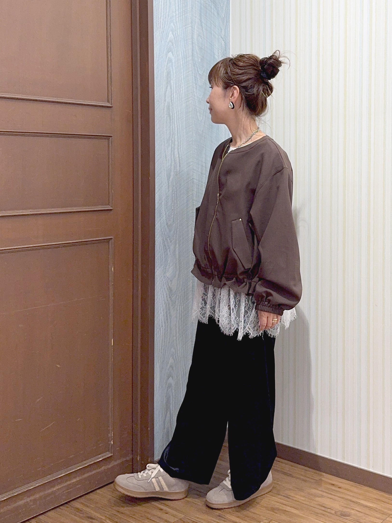 よっしーさんの「SHOO･LA･RUE｜【洗濯後しわになりにくい/S-LL】裾ドロストフリルブルゾン」を使ったコーディネート