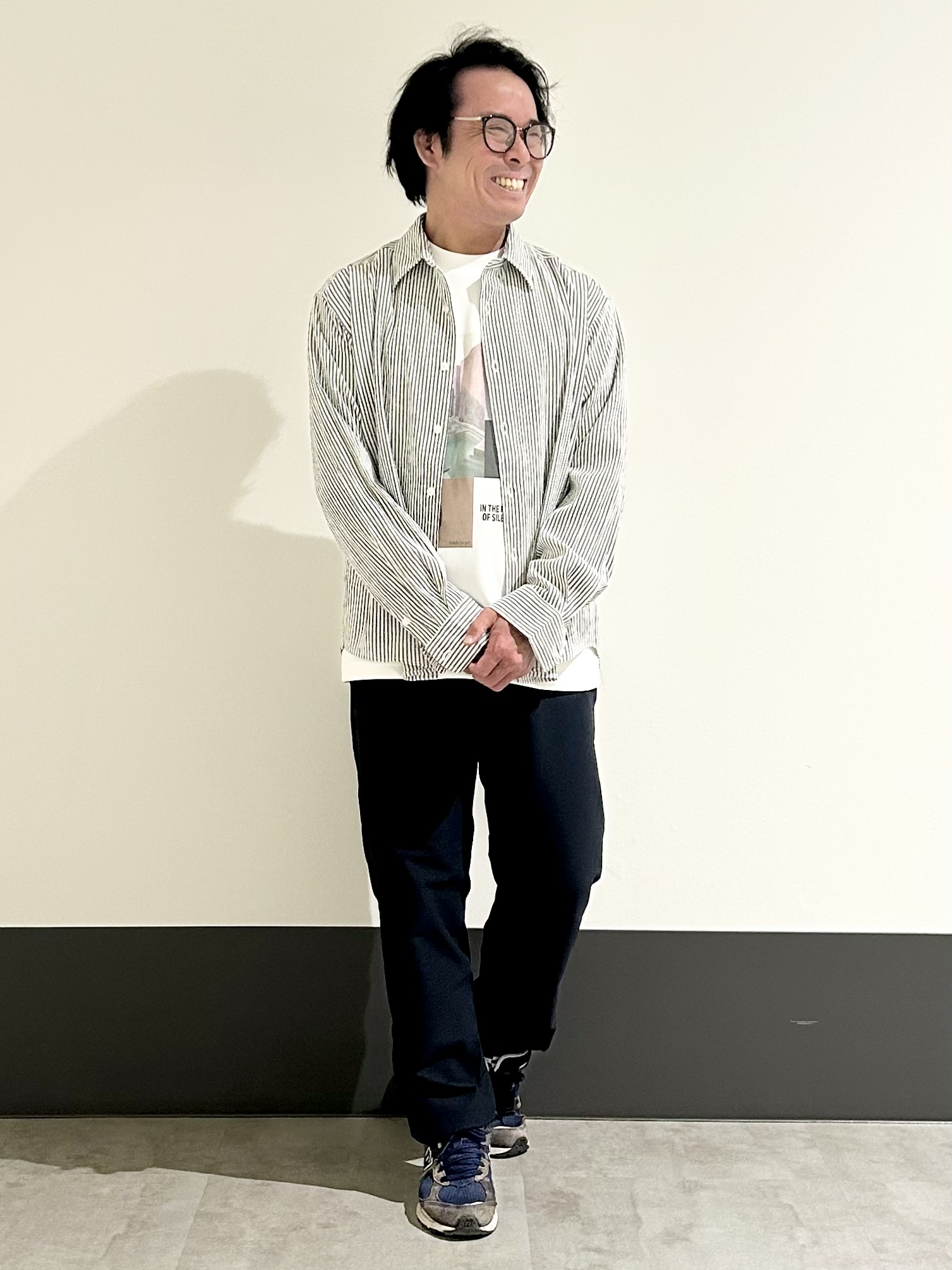 KENJI Iさんの「THE SHOP TK｜【洗濯機OK】ストライプクレープ長袖シャツ」を使ったコーディネート