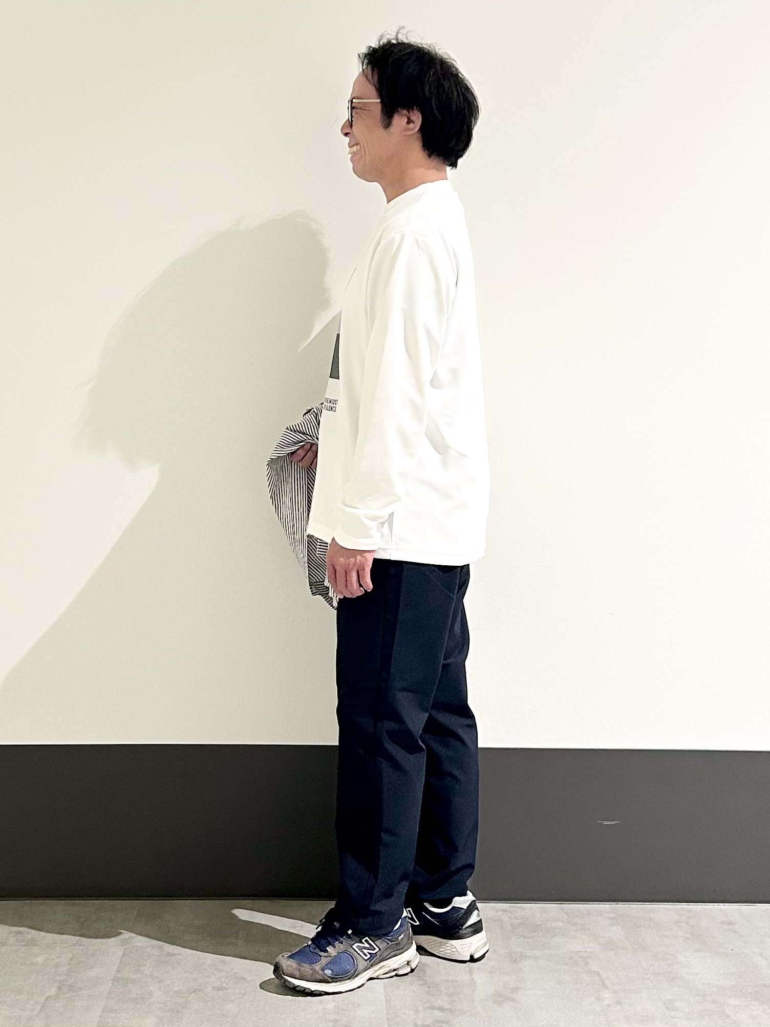 KENJI Iさんの「THE SHOP TK｜【洗濯機OK】ストライプクレープ長袖シャツ」を使ったコーディネート