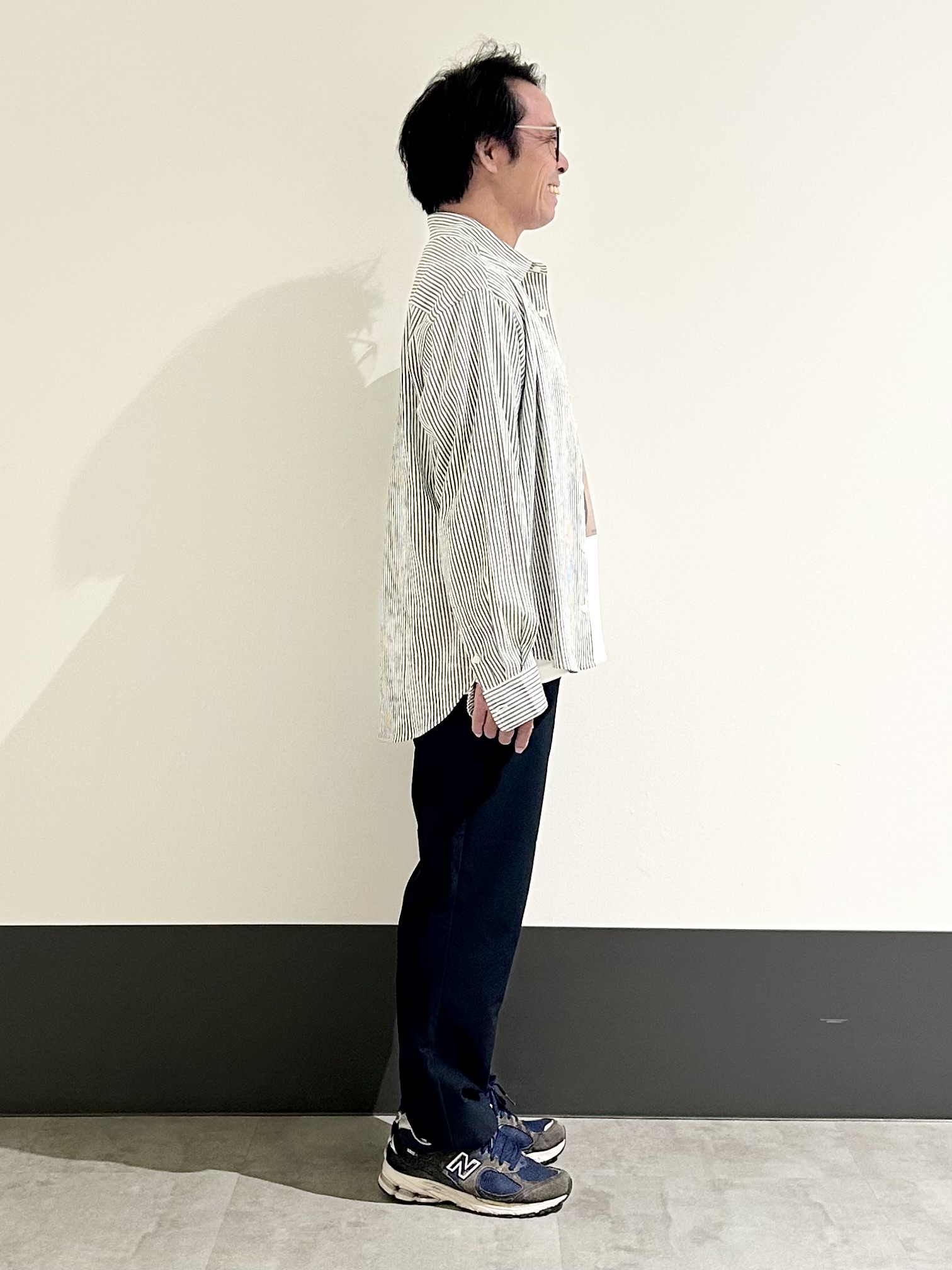 KENJI Iさんの「THE SHOP TK｜【洗濯機OK】ストライプクレープ長袖シャツ」を使ったコーディネート
