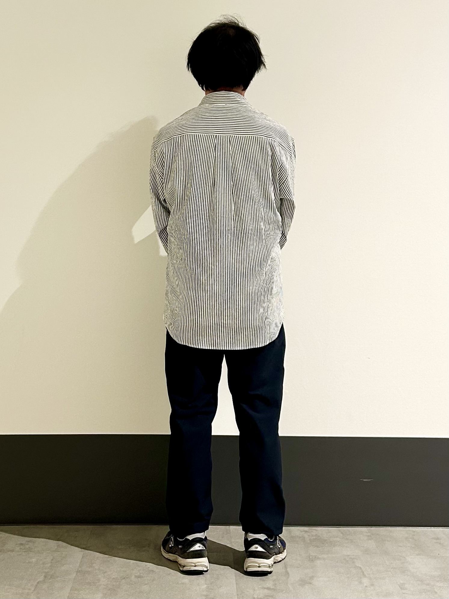 KENJI Iさんの「THE SHOP TK｜【洗濯機OK】ストライプクレープ長袖シャツ」を使ったコーディネート