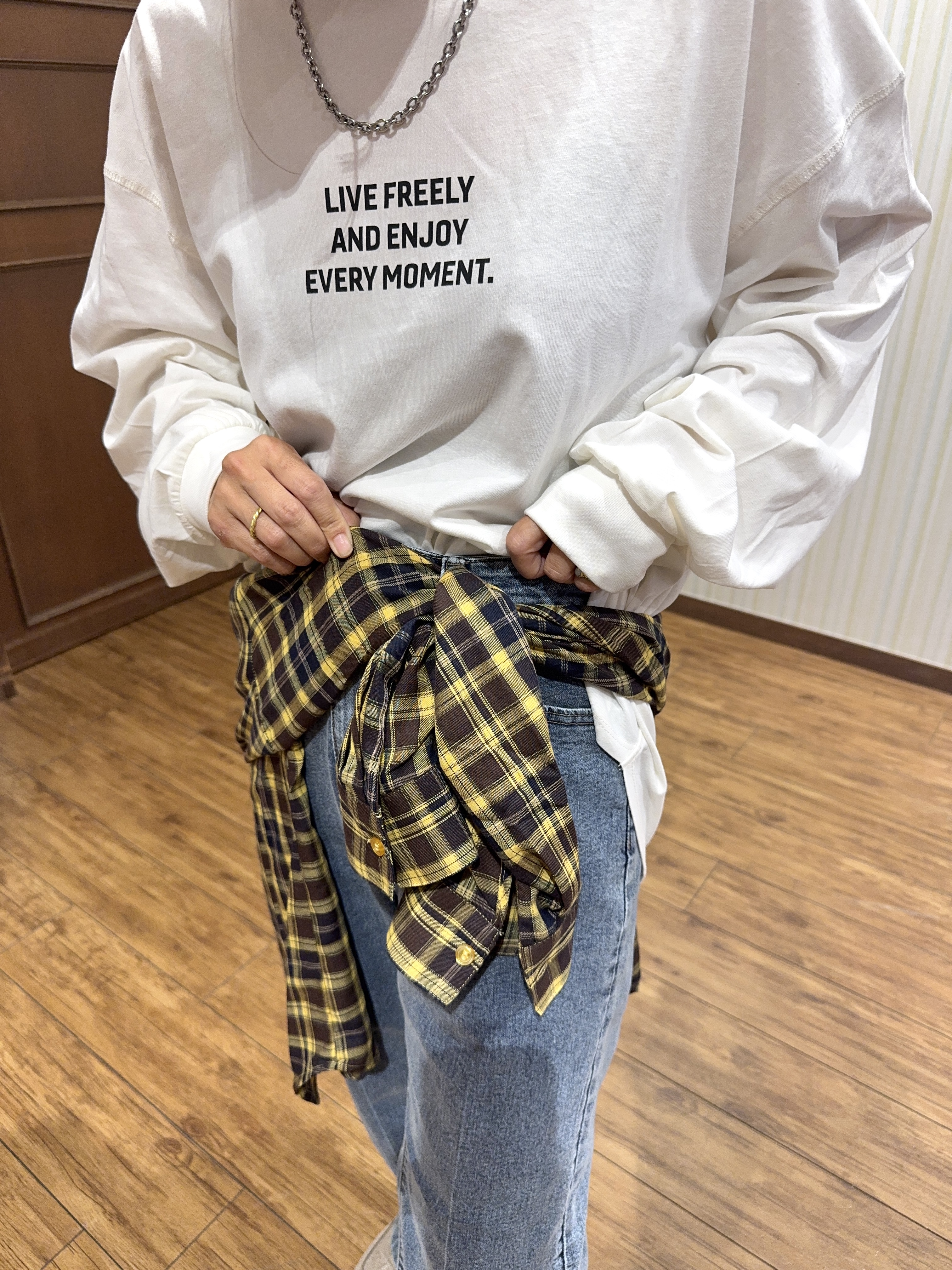 よっしーさんの「SHOO･LA･RUE｜【洗濯後しわになりにくい/S-LL】気分で選ぶ 大人のデイリー使いに ベーシックシャツ」を使ったコーディネート