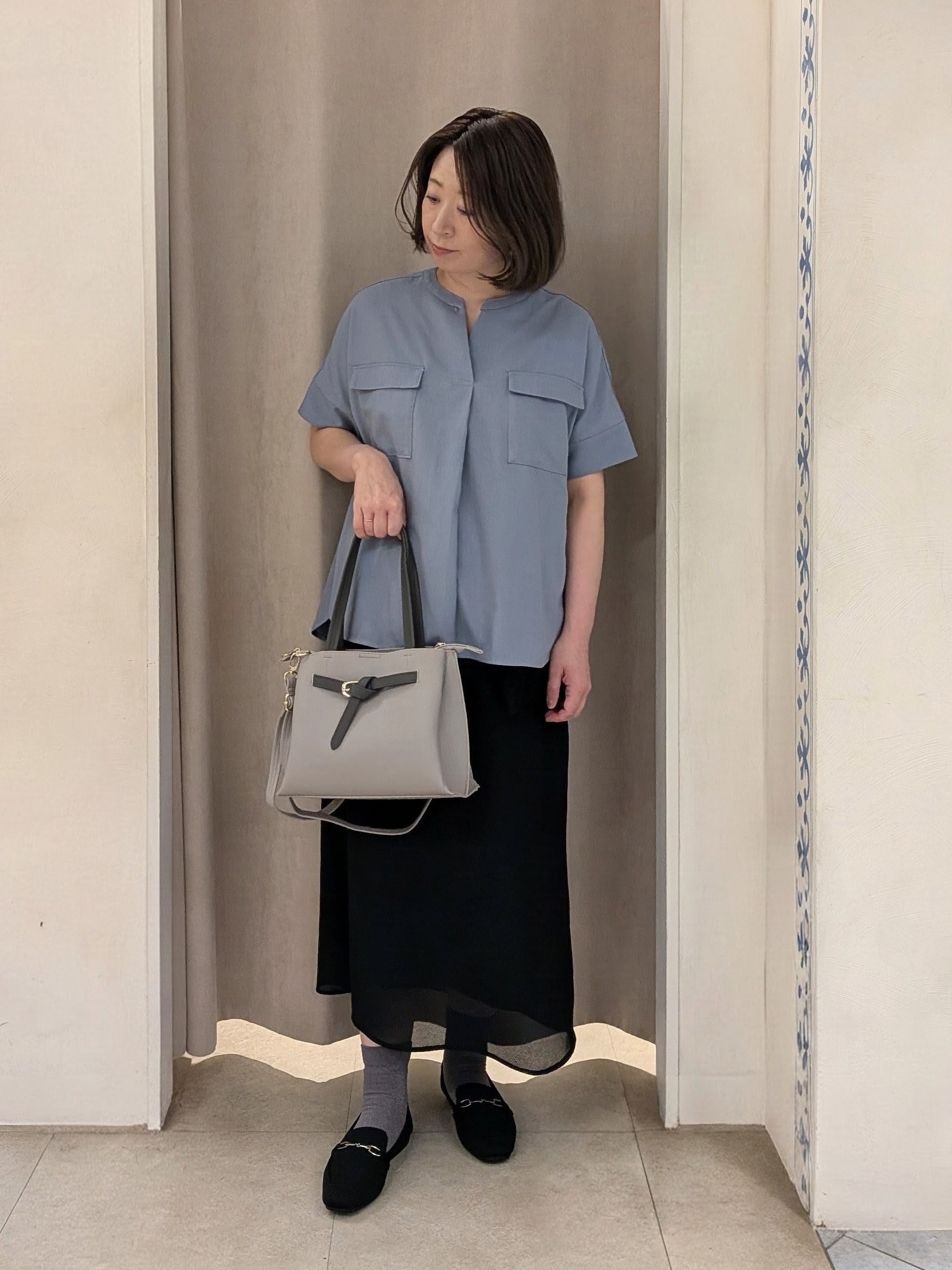 junさんの「SHOO･LA･RUE｜【洗濯後しわになりにくい/UV/吸水速乾】Wポケットが目を引く オンオフ使えるスキッパーブラウス」を使ったコーディネート