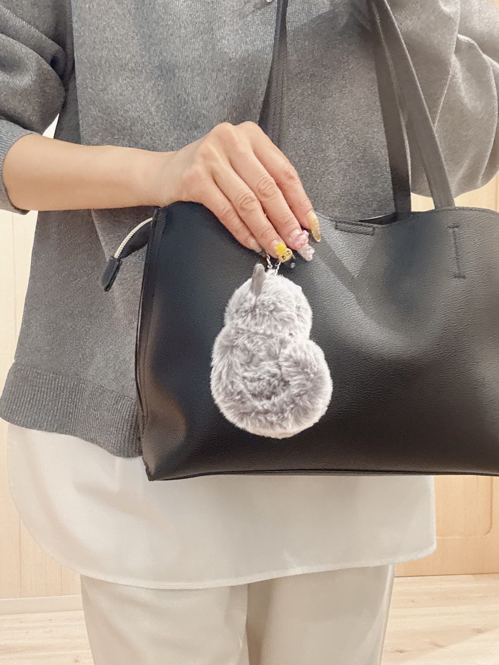 モカさんの「SHOO･LA･RUE｜【S-LL】着るだけできまる シャツレイヤード風 スポンディッシュニット」を使ったコーディネート